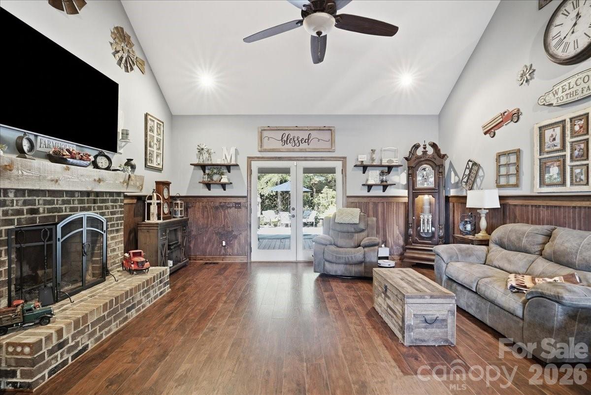 683 Mason Dickson Road, York, photo 5 of 8