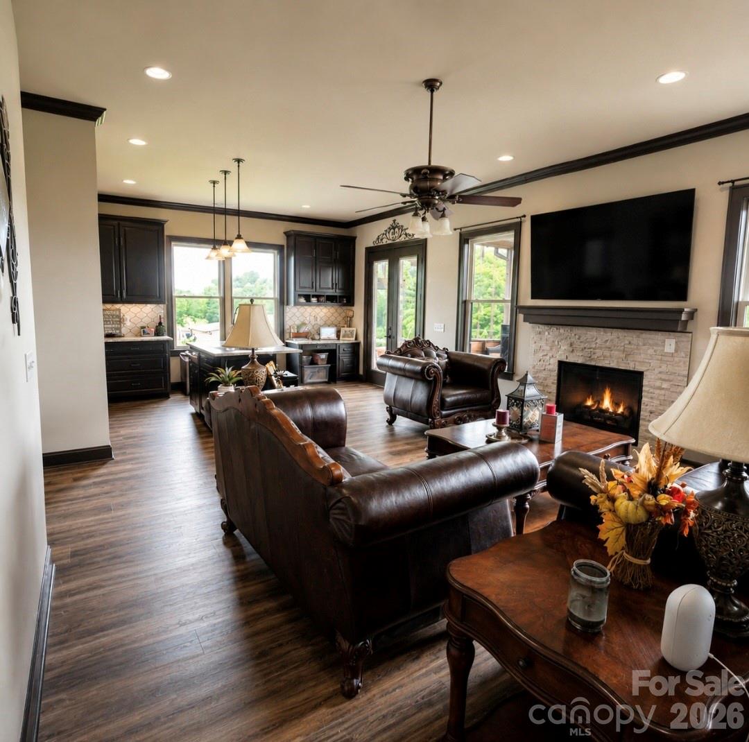3233 Hahn Scott Road, Mount Pleasant, photo 3 of 8