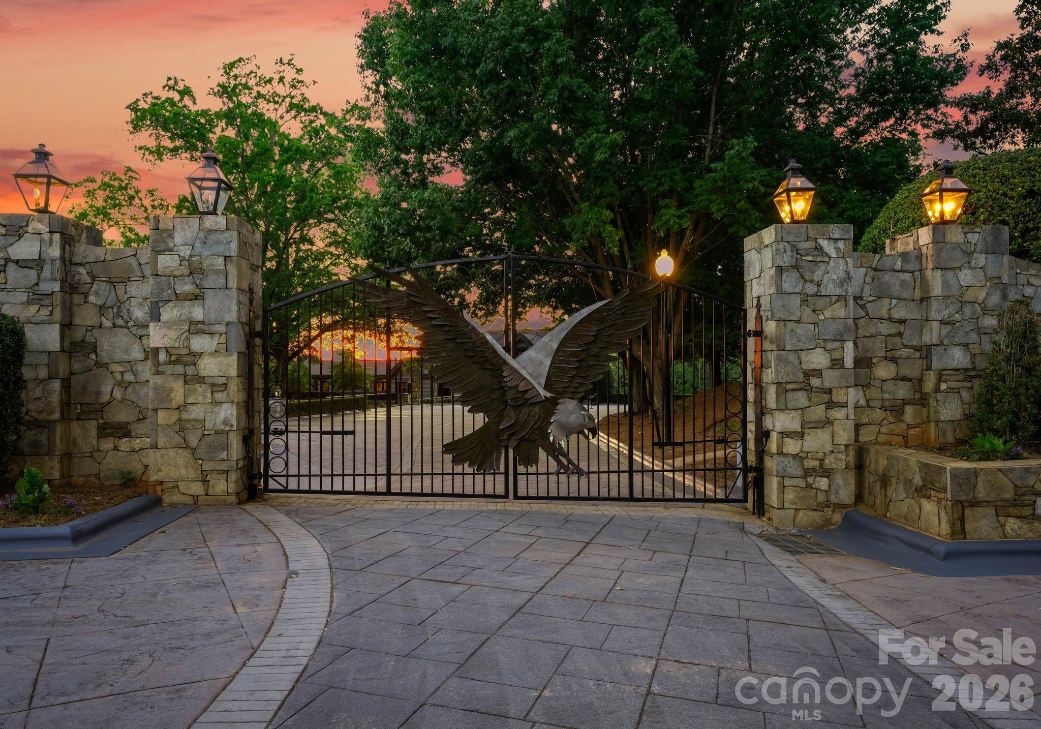 9715 Nine Eagles Lane, Charlotte, photo 2 of 8