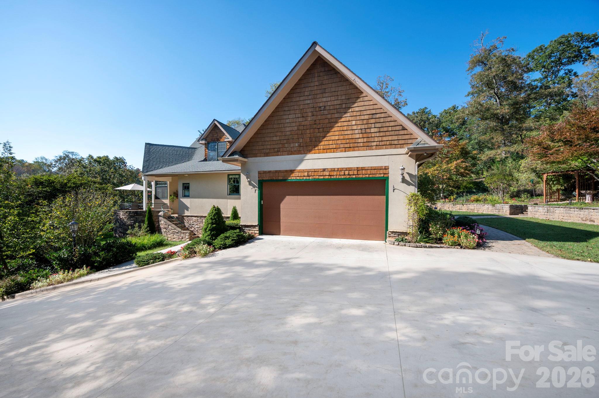 211 South Plains Drive, Asheville, photo 6 of 8