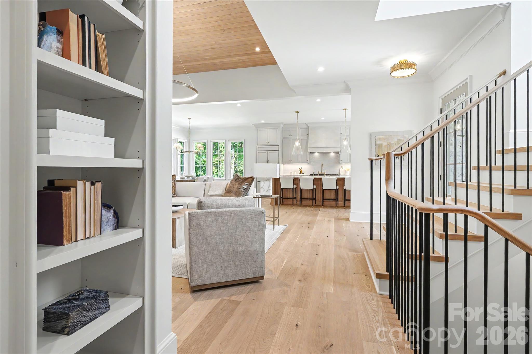 932 Heather Lane, Charlotte, photo 6 of 8