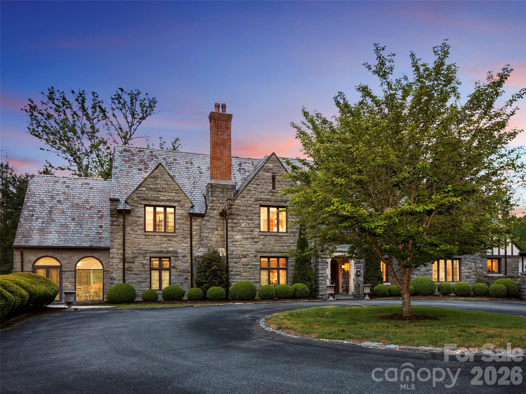 436 Vanderbilt Road, Biltmore Forest, photo 2 of 8