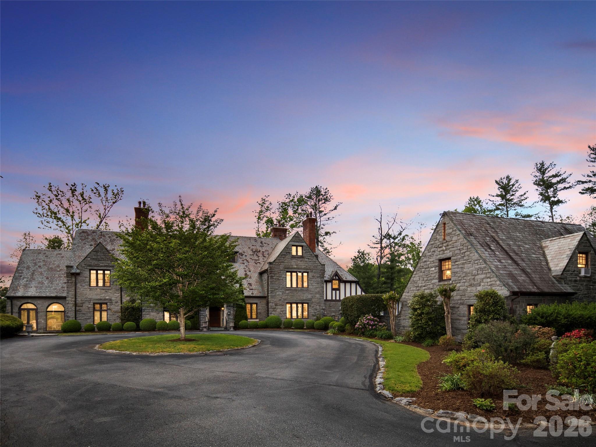 436 Vanderbilt Road, Biltmore Forest, photo 3 of 8