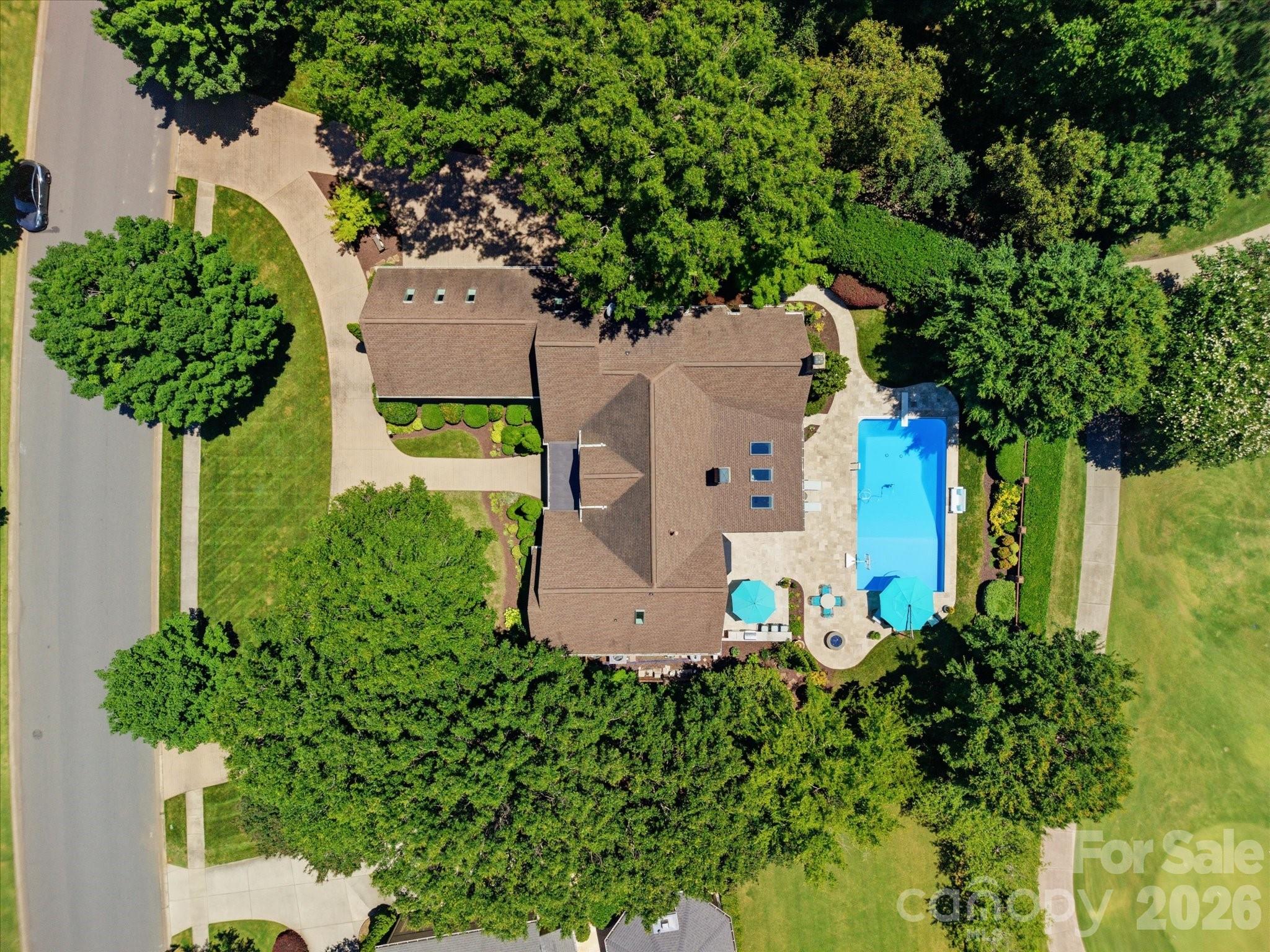 5617 Providence Country Club Drive, Charlotte, photo 2 of 8