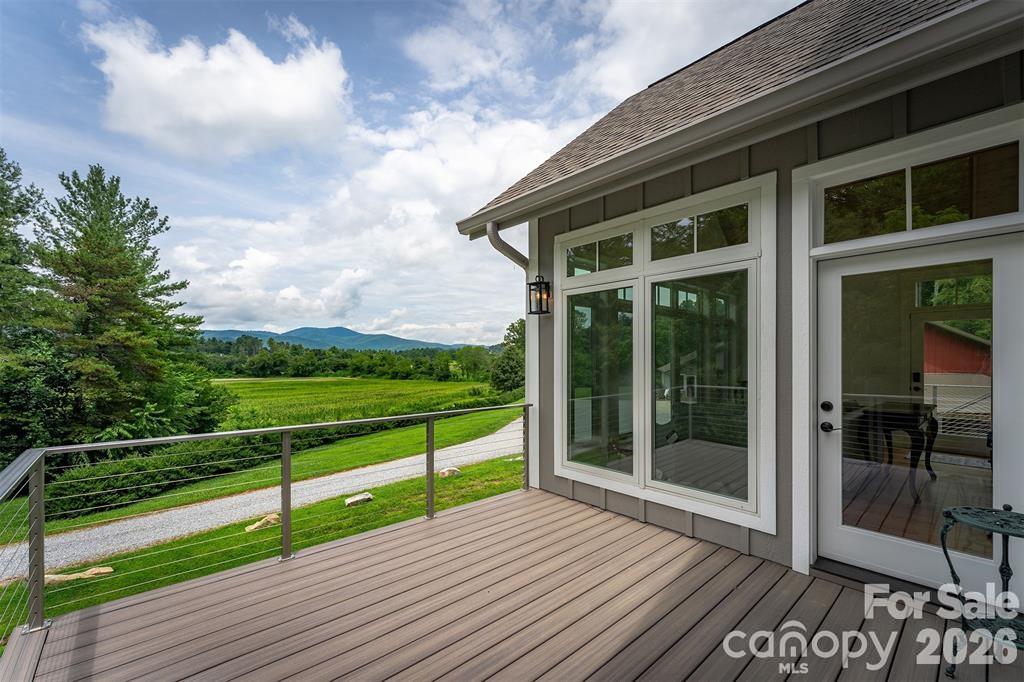 326 Golden Valley Drive, Hendersonville, photo 6 of 8
