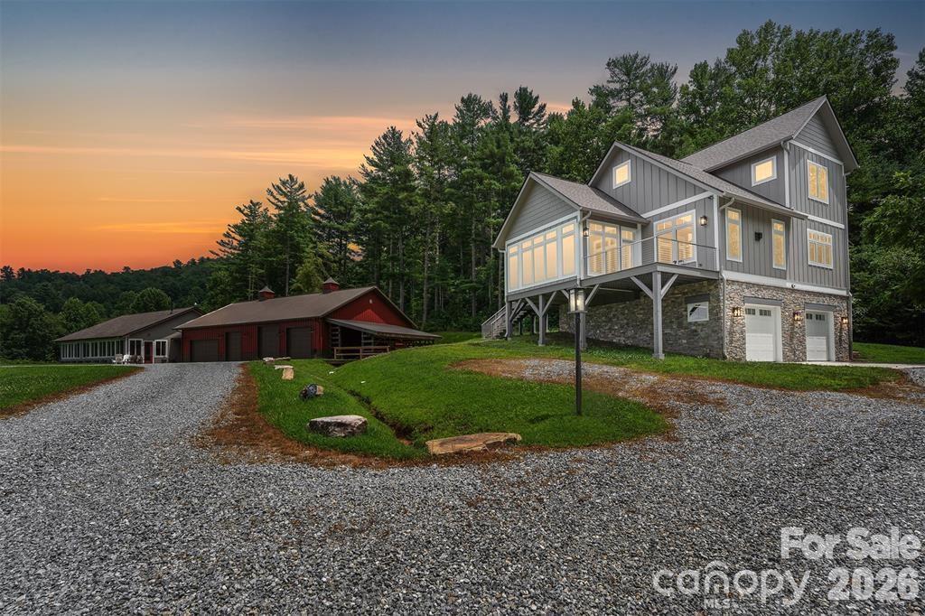 326 Golden Valley Drive, Hendersonville, photo 1 of 8