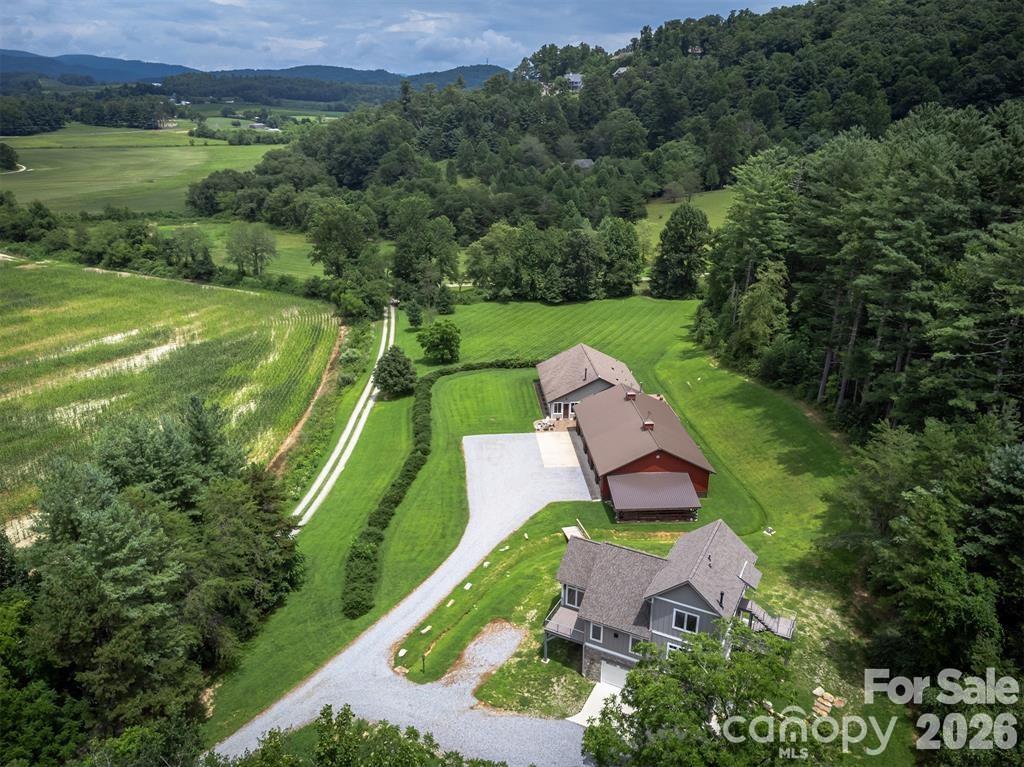 326 Golden Valley Drive, Hendersonville, photo 4 of 8