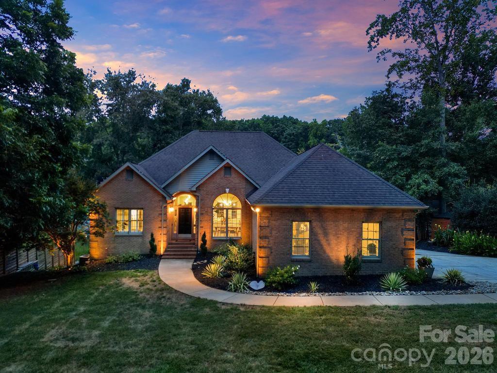 388 Ponderosa Circle, Mooresville, photo 1 of 8