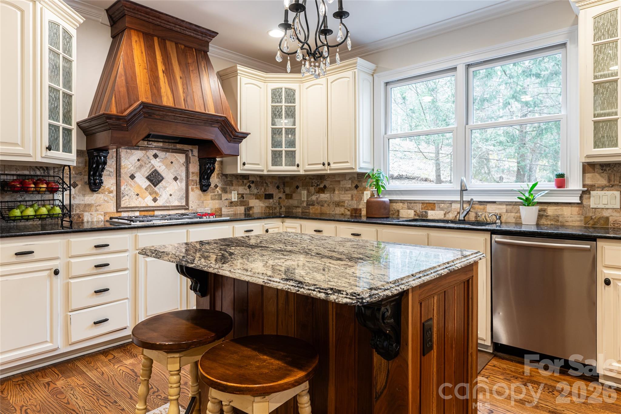 39 Windover Drive, Asheville, photo 2 of 8