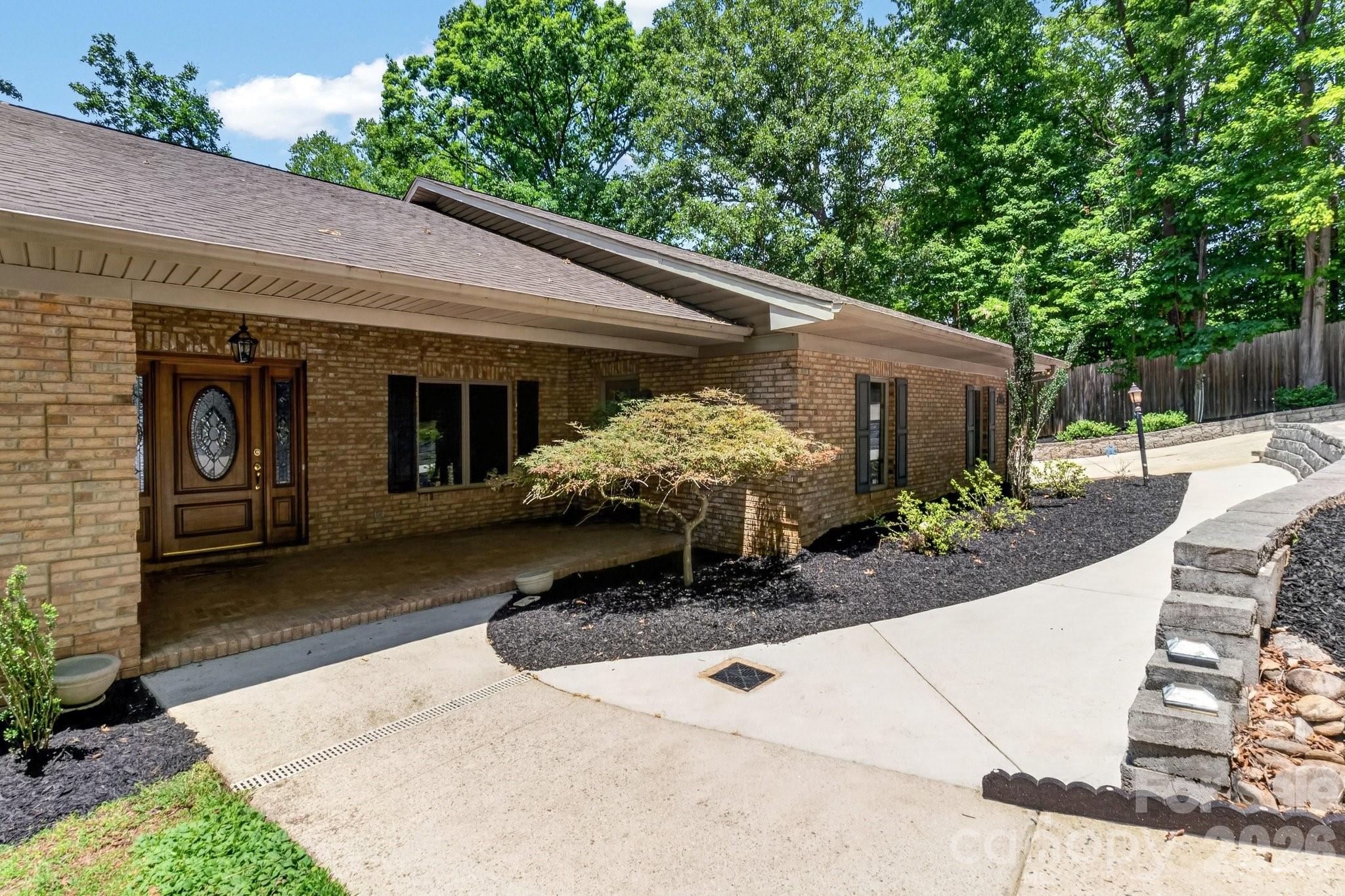 105 Quail Lane, Mooresville, photo 4 of 8