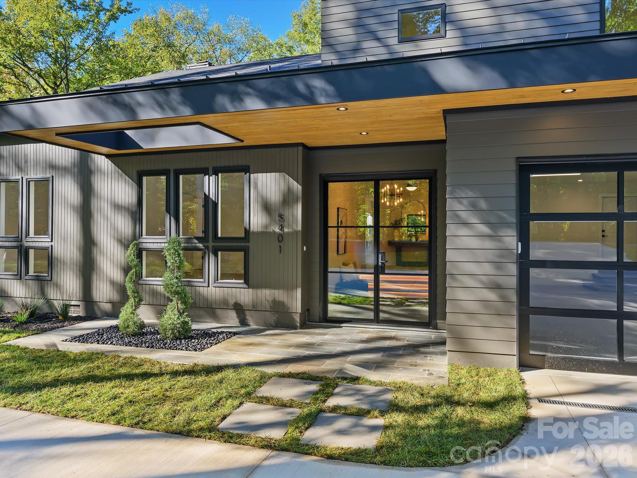 5401 Lancelot Drive, Charlotte, photo 2 of 8