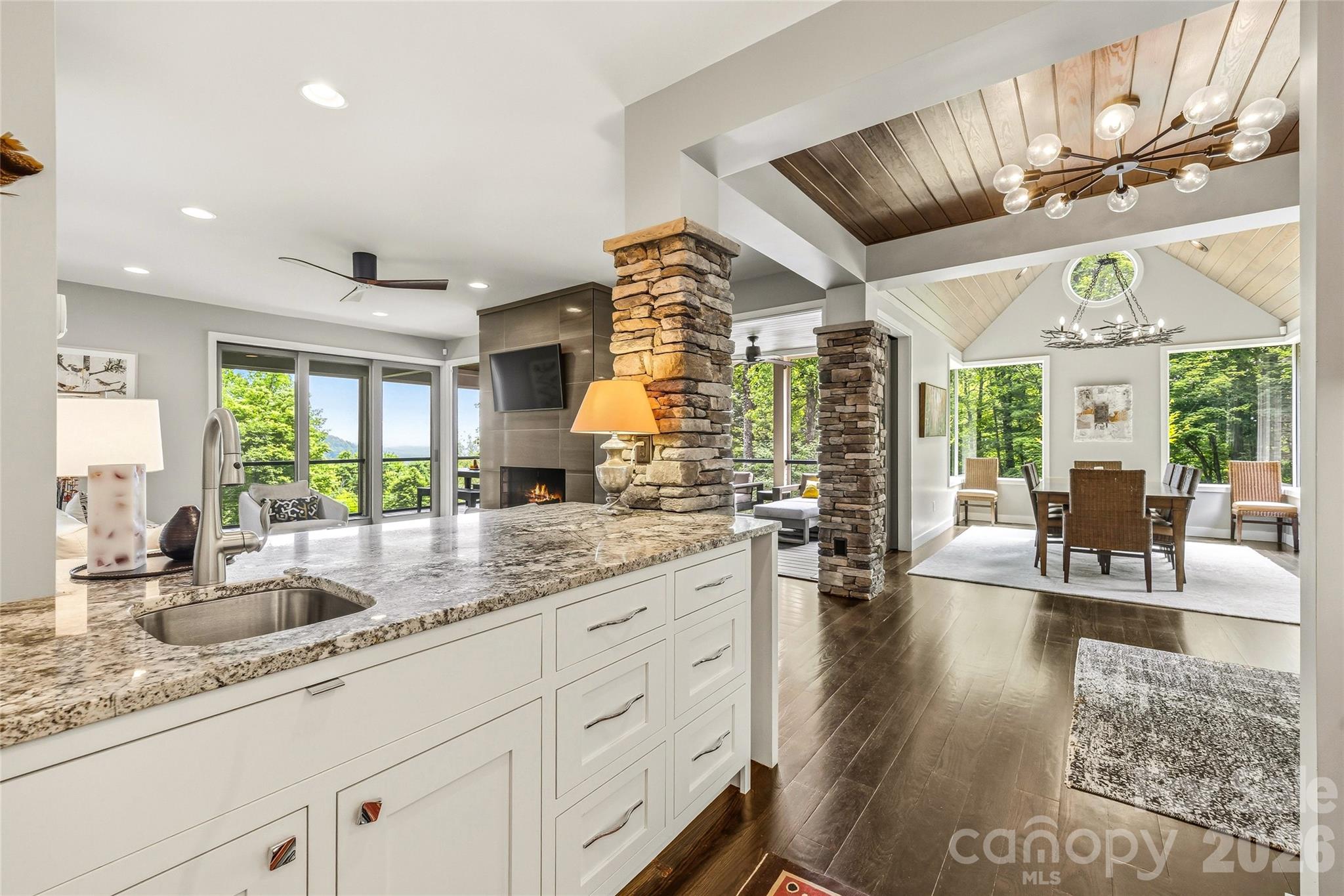 233 Tanglewood Lane, Saluda, photo 4 of 8
