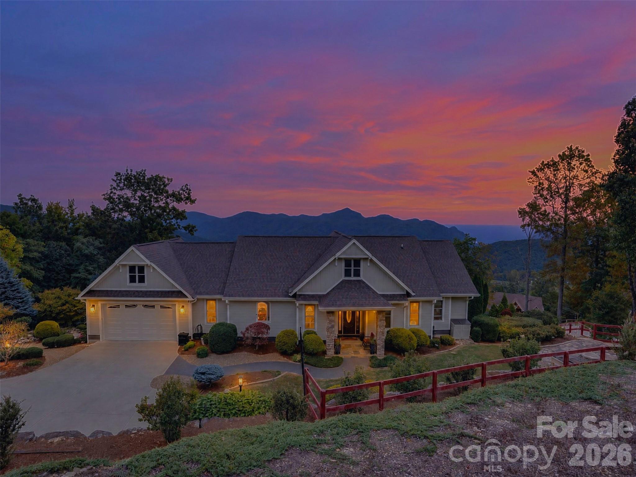 57 Mountainaire Court, Hendersonville, photo 2 of 8
