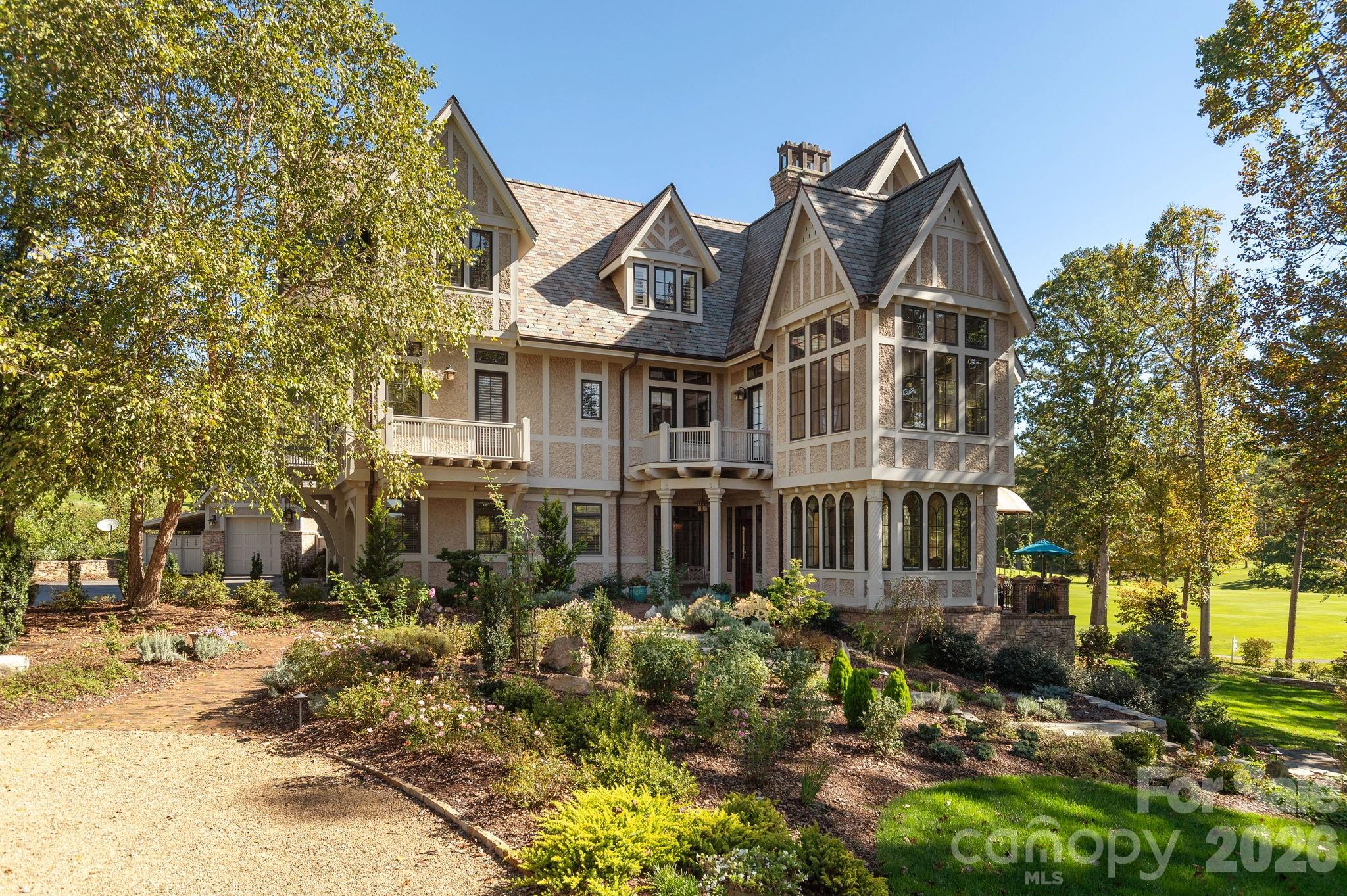 8 Fairway Place, Asheville, photo 2 of 8