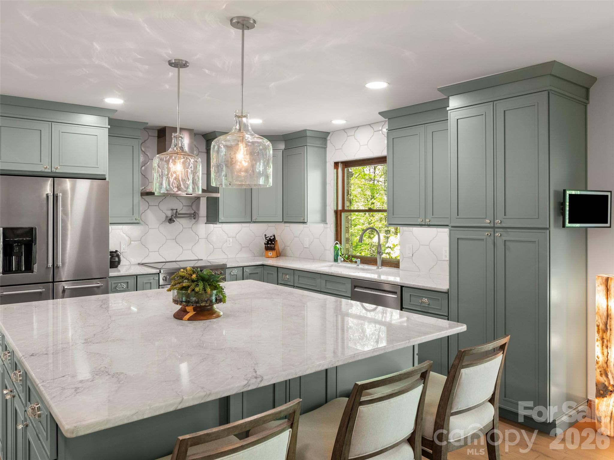 152 Eastmoor Drive, Asheville, photo 6 of 8