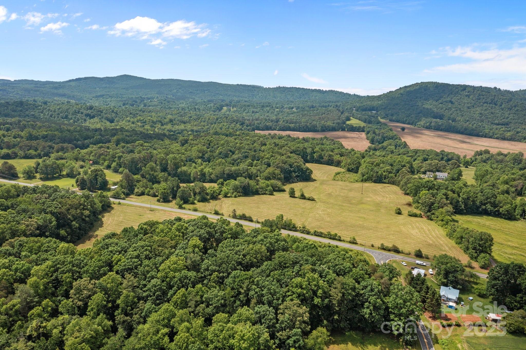 437 Linneys Mill Road, Union Grove, photo 3 of 8