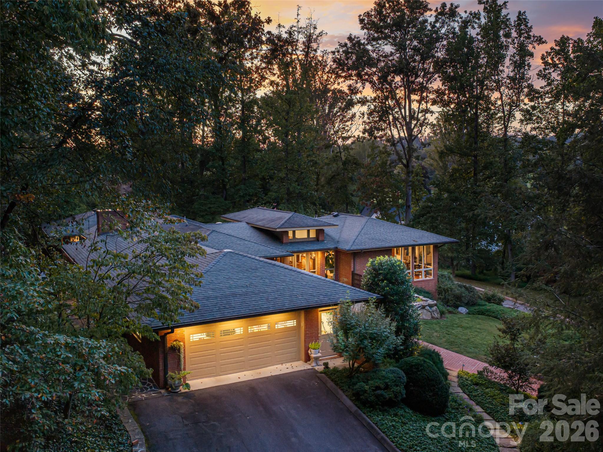 57 Stuyvesant Road, Asheville, photo 2 of 8