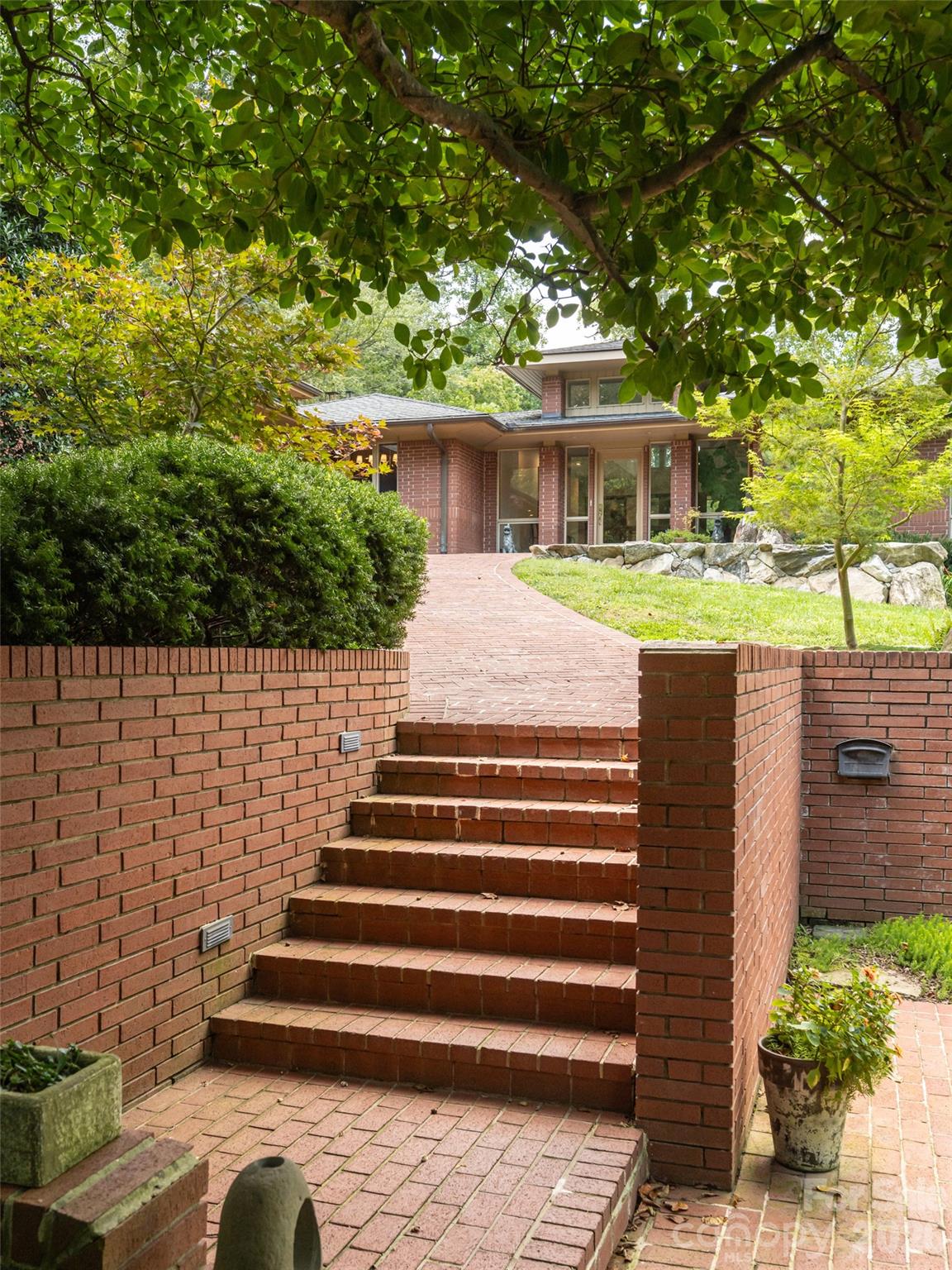 57 Stuyvesant Road, Asheville, photo 5 of 8