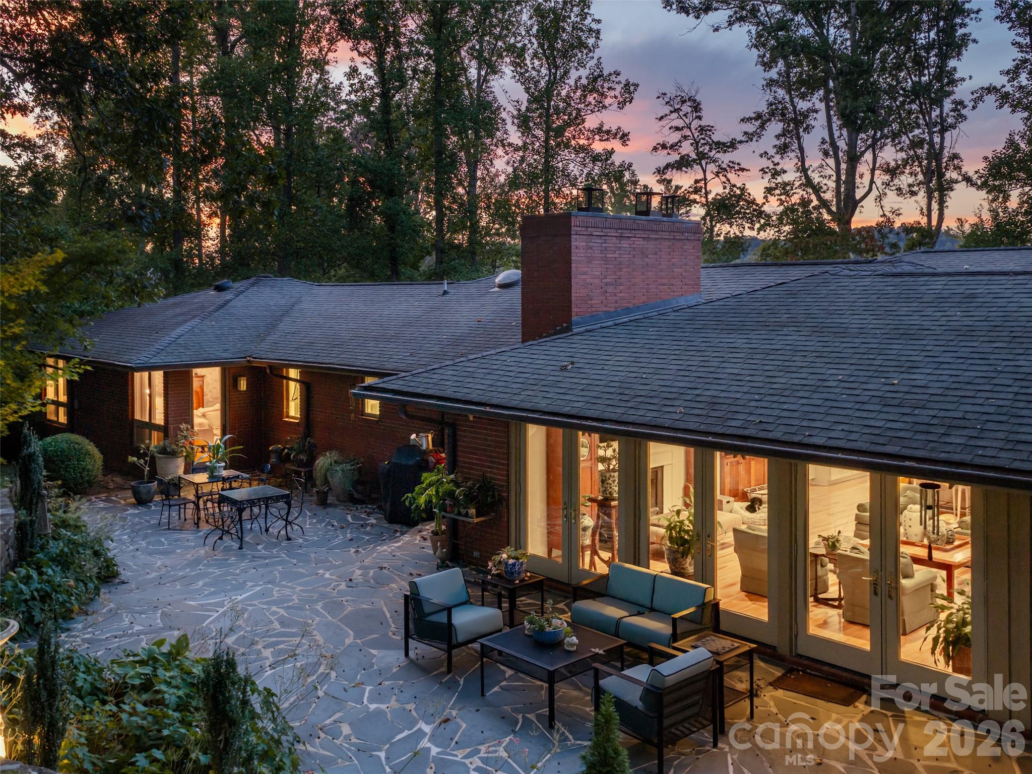 57 Stuyvesant Road, Asheville, photo 3 of 8