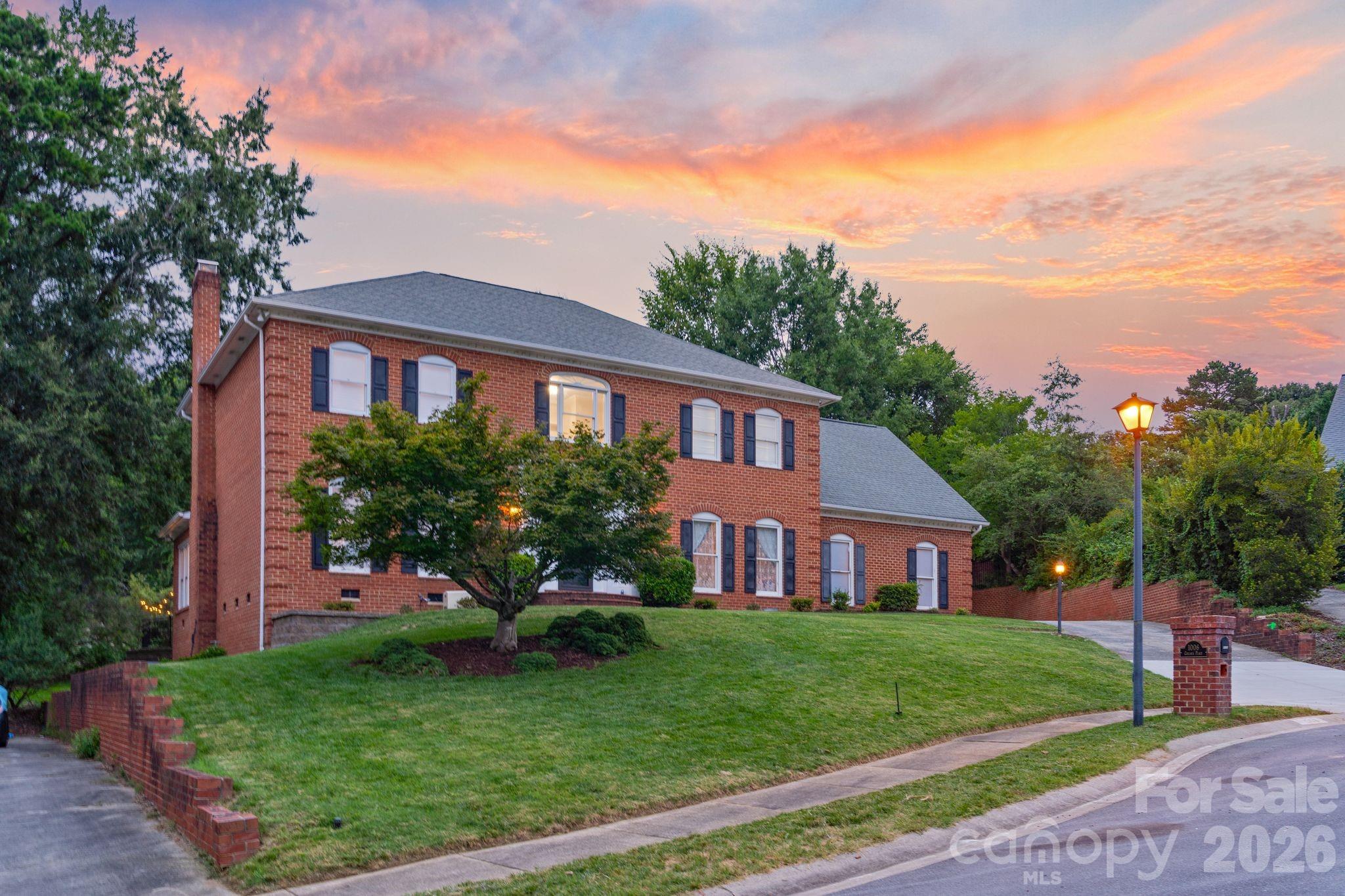 1006 Chelsea Place, Matthews, photo 3 of 8