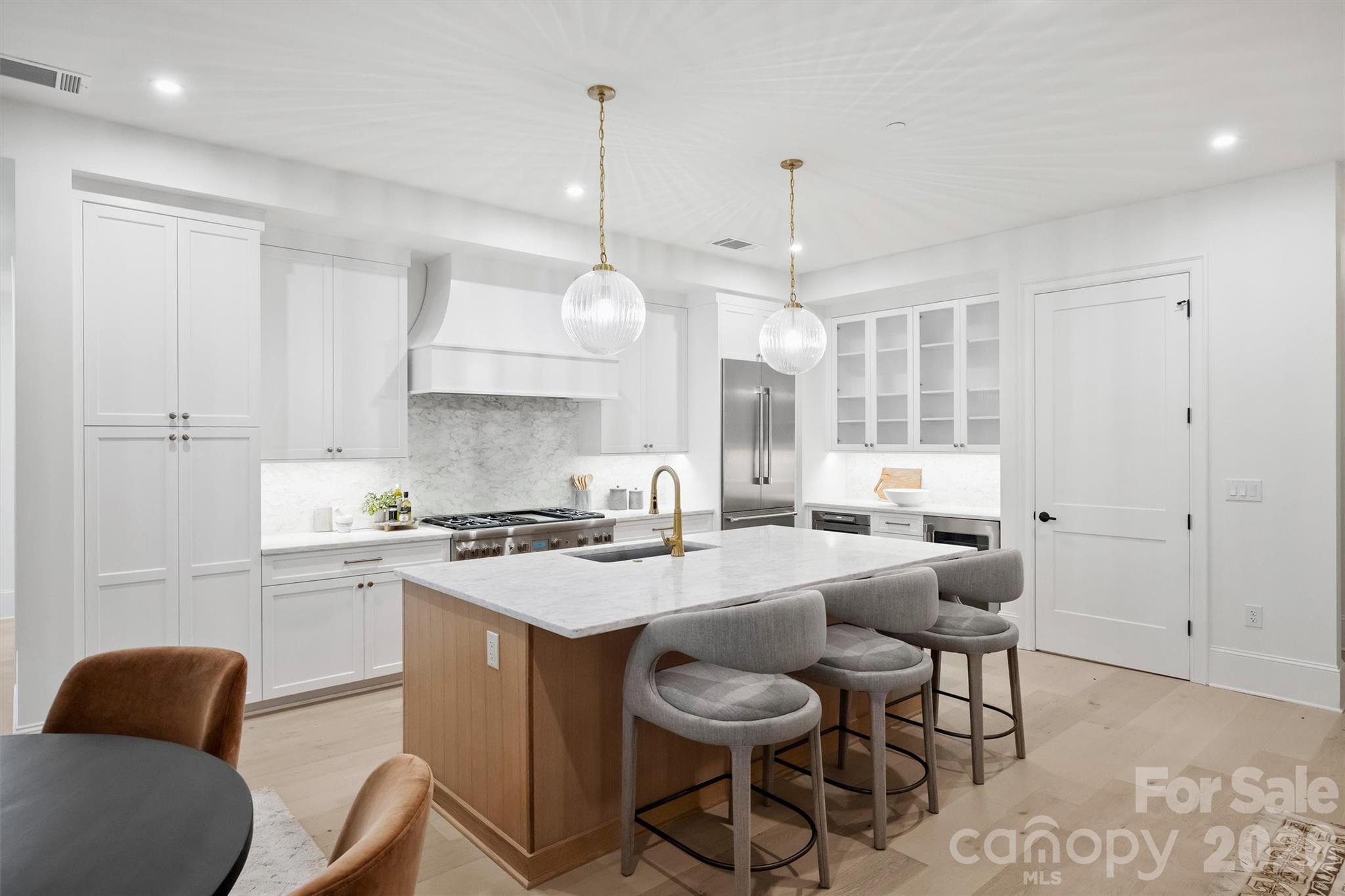 409 Queens Road #204, Charlotte, photo 8 of 8