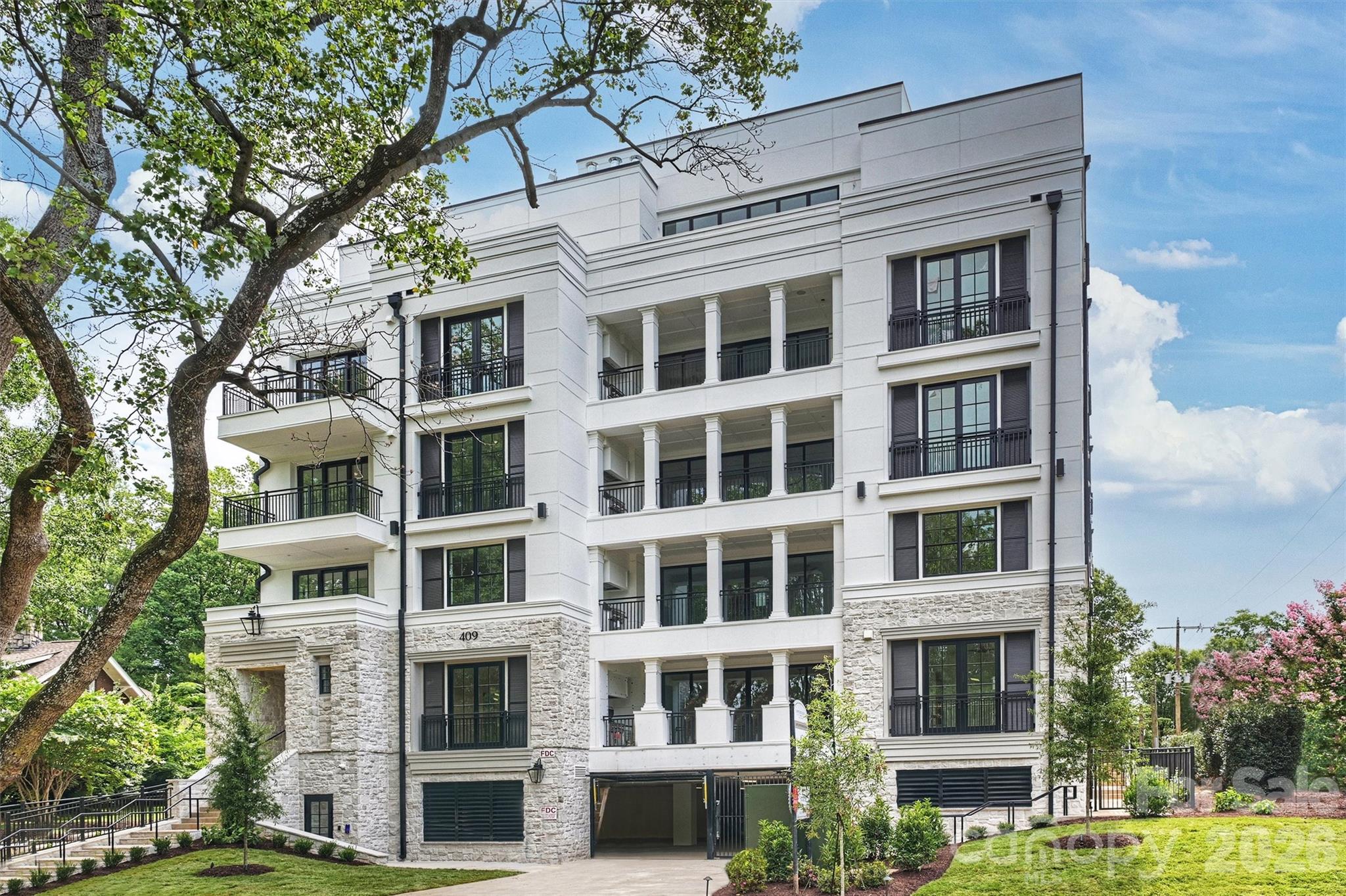 409 Queens Road #204, Charlotte, photo 1 of 8