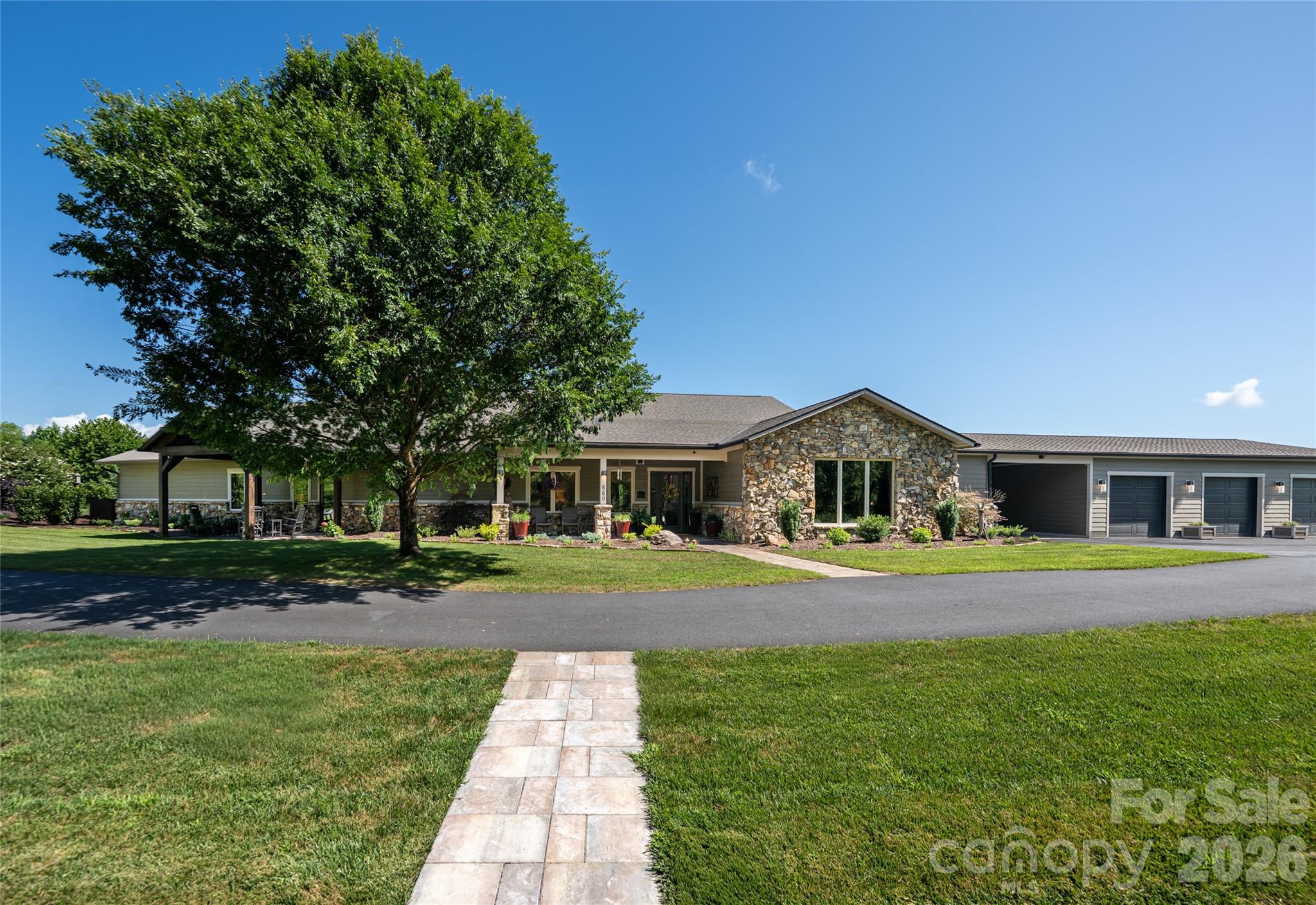 660 Pleasant Grove Road, Hendersonville, photo 3 of 8