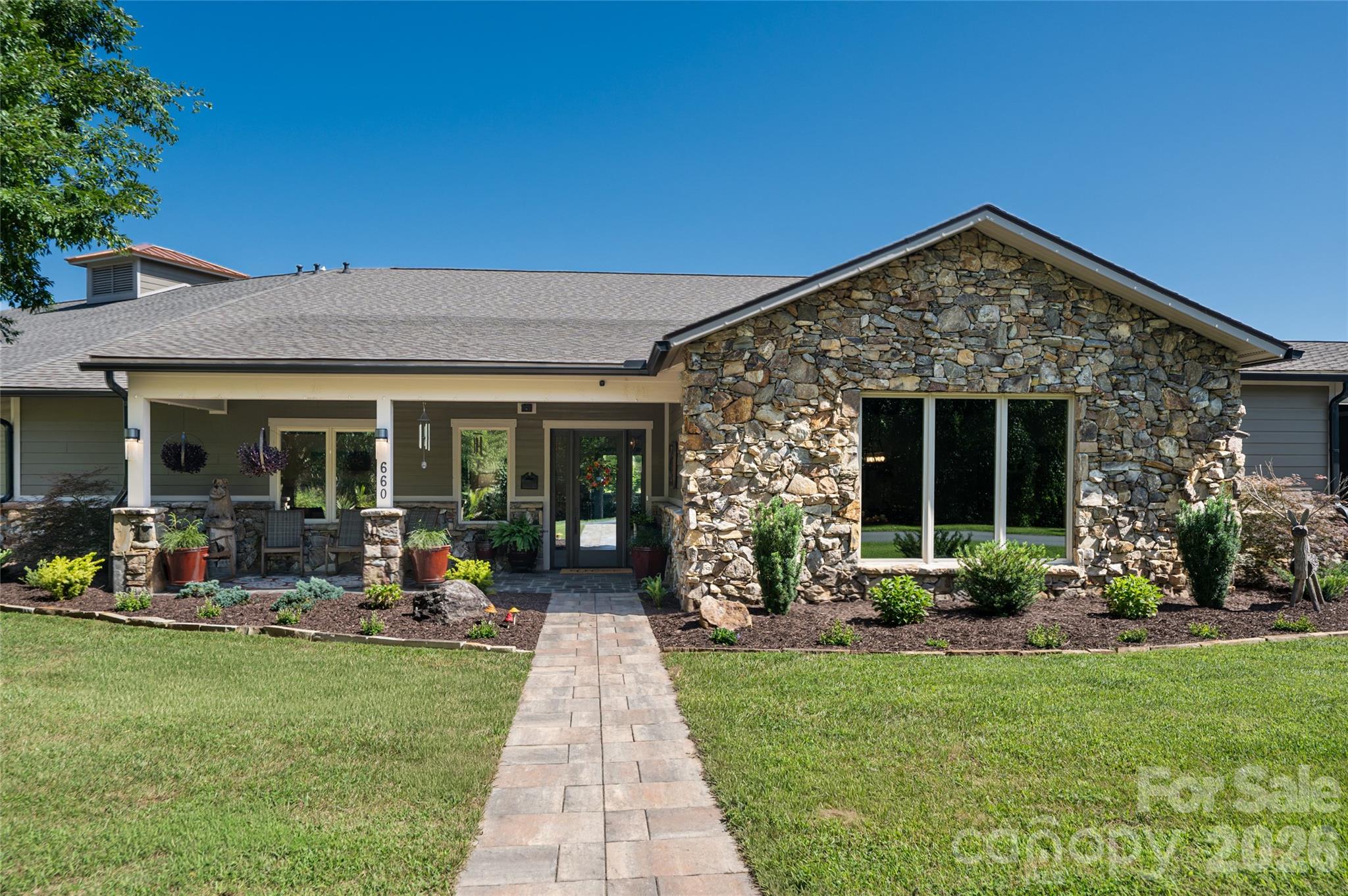 660 Pleasant Grove Road, Hendersonville, photo 1 of 8