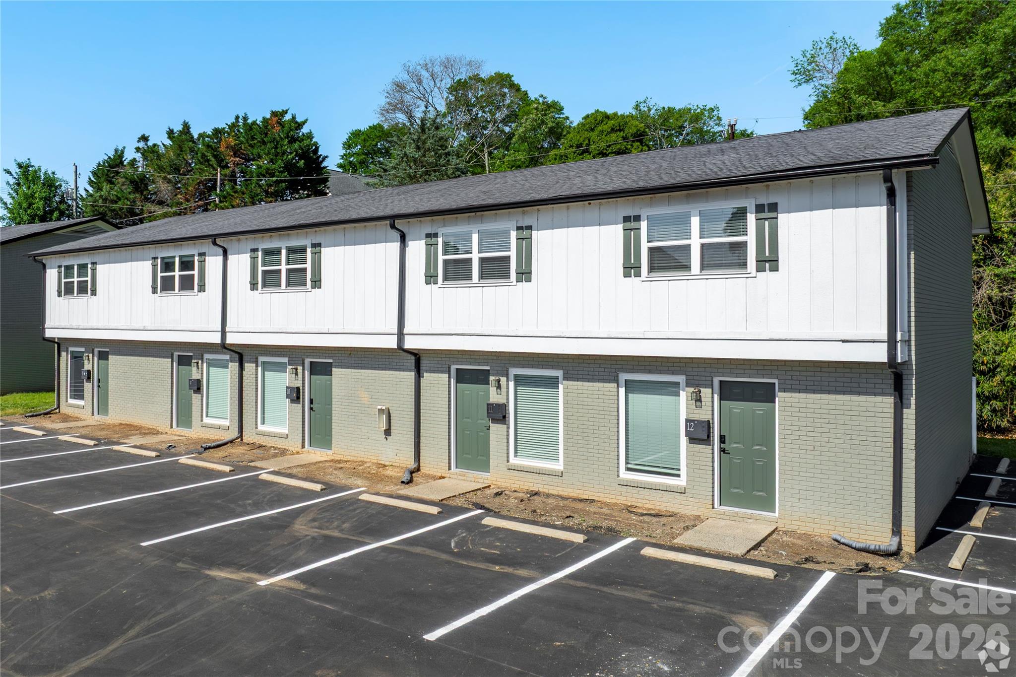 300 E Charlotte Avenue, Mount Holly, photo 3 of 8