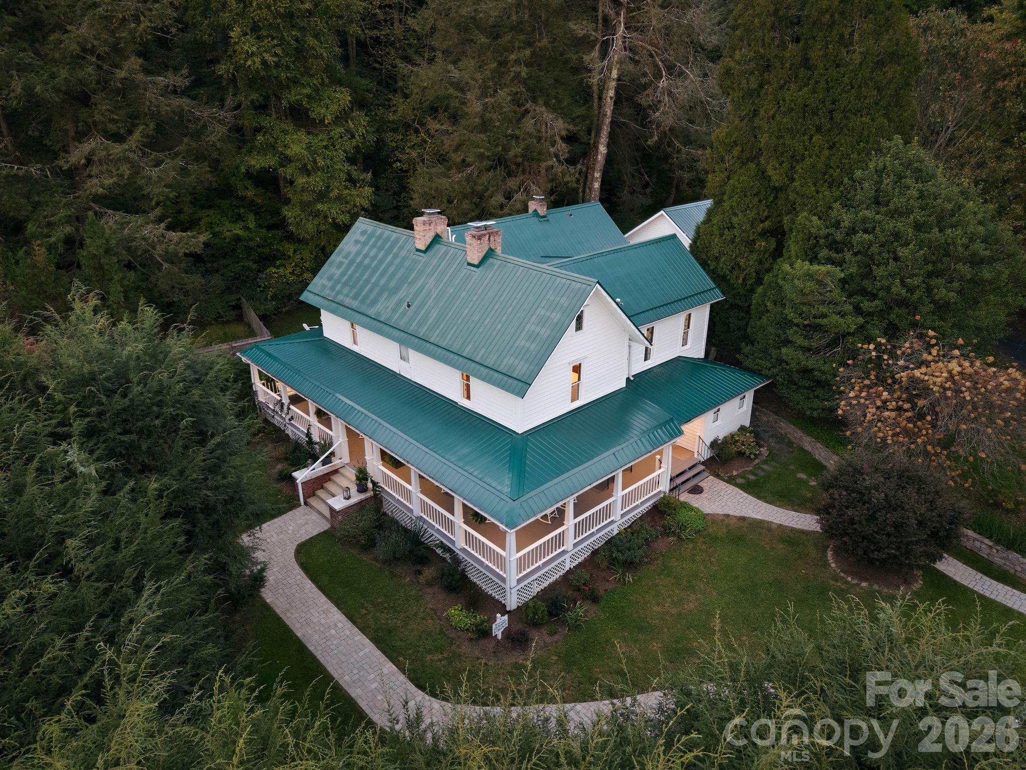 404 Old Bristol Road, Boone, photo 2 of 8