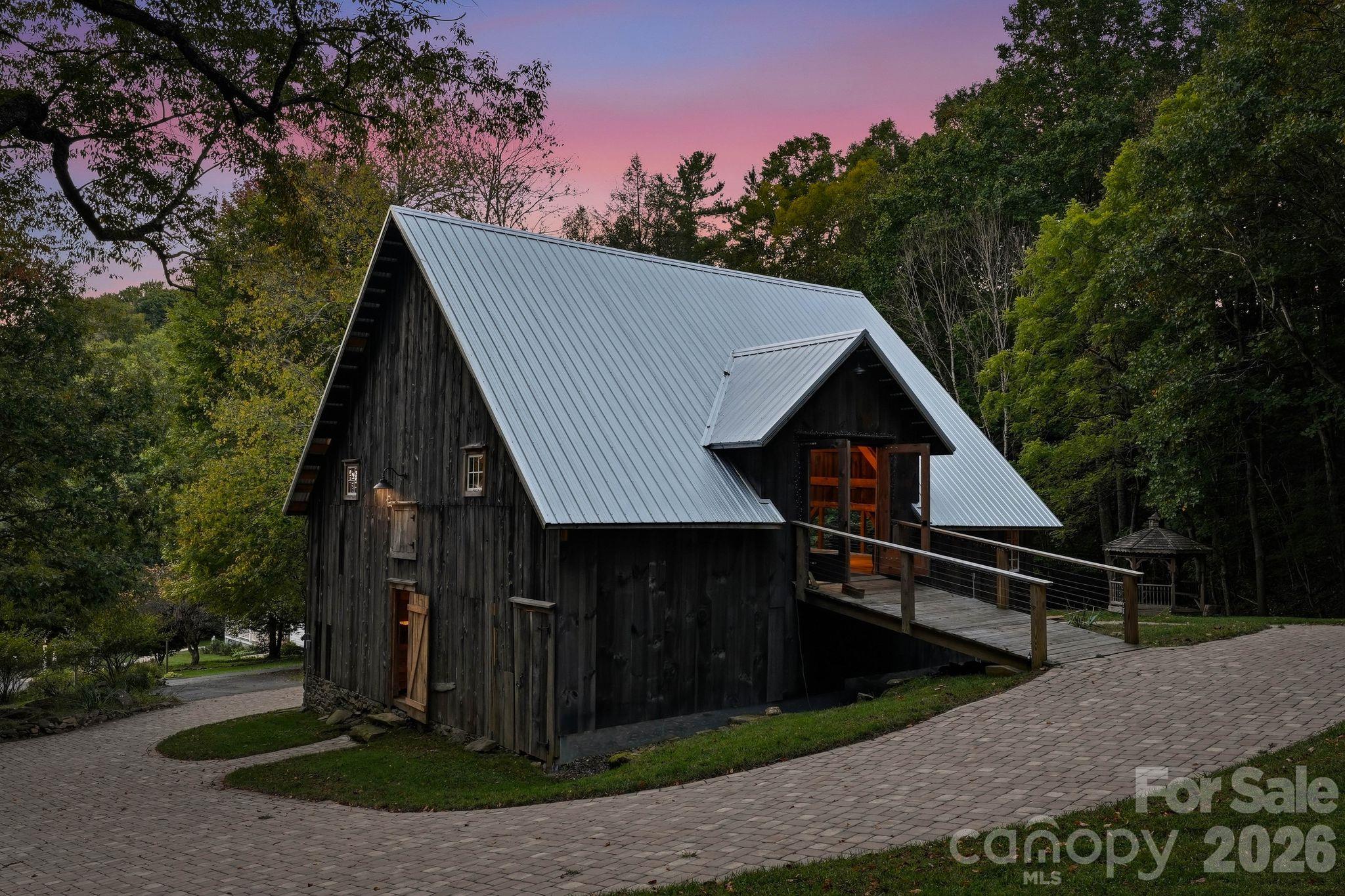 404 Old Bristol Road, Boone, photo 4 of 8