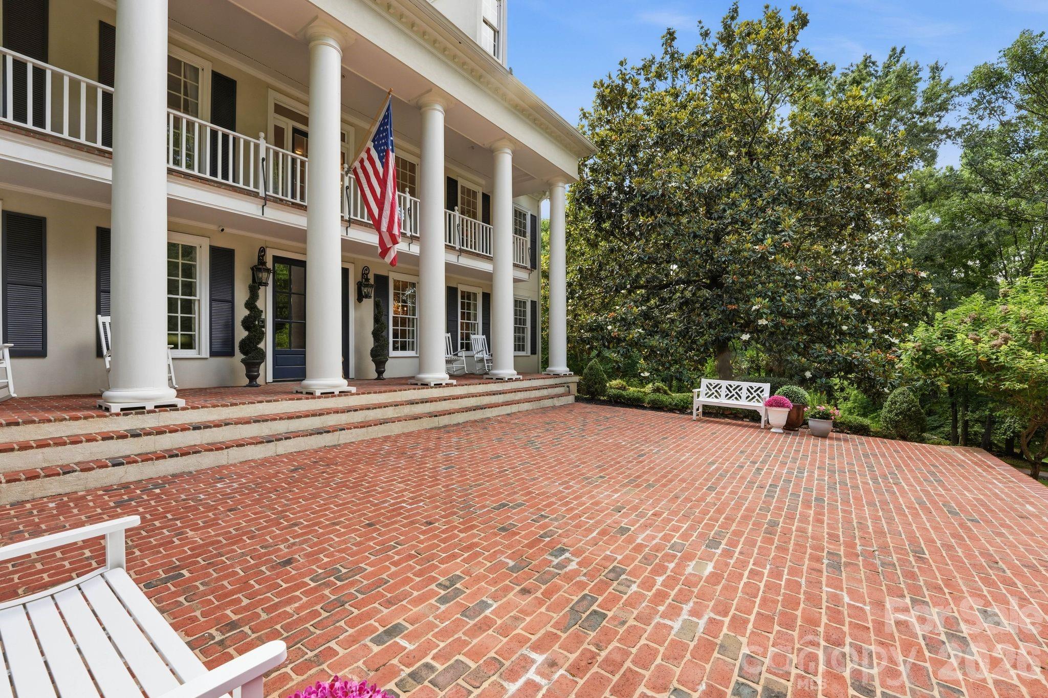 2611 Oakmeade Drive, Charlotte, photo 4 of 8