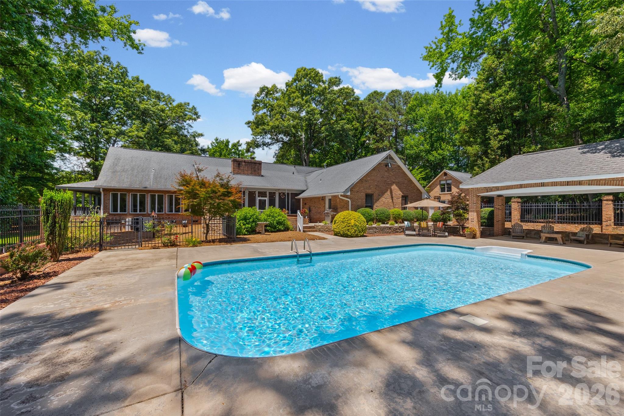 16105 Langston Drive, Charlotte, photo 4 of 8