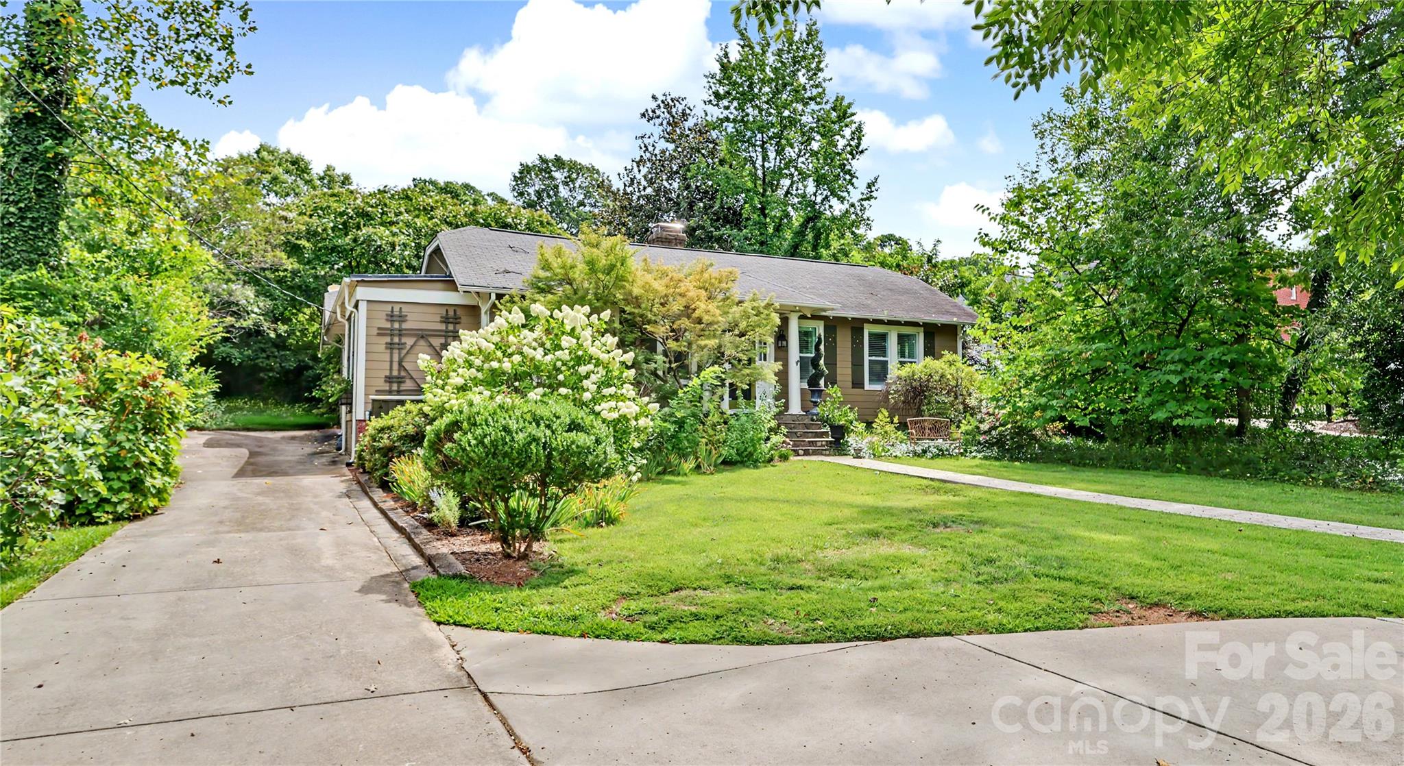 2527 Sharon Road, Charlotte, photo 3 of 8