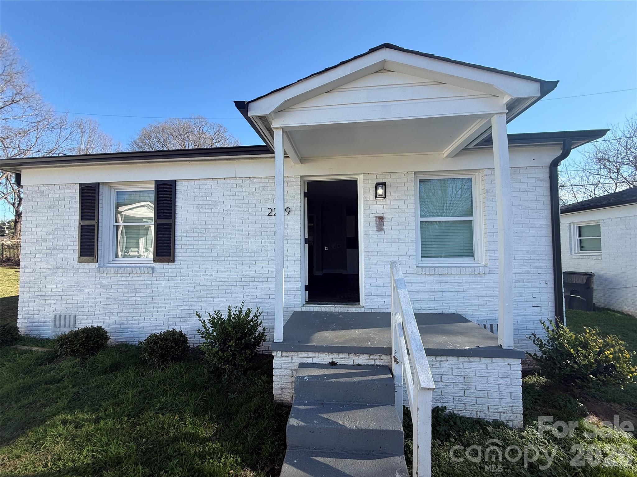 2225 Alma Court, Charlotte, photo 4 of 8