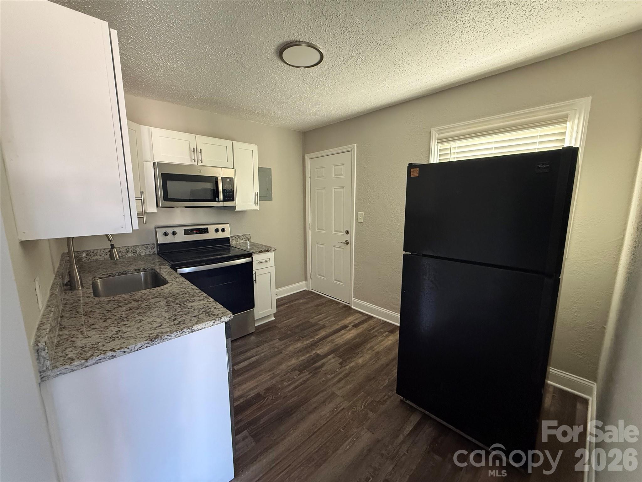 2225 Alma Court, Charlotte, photo 6 of 8