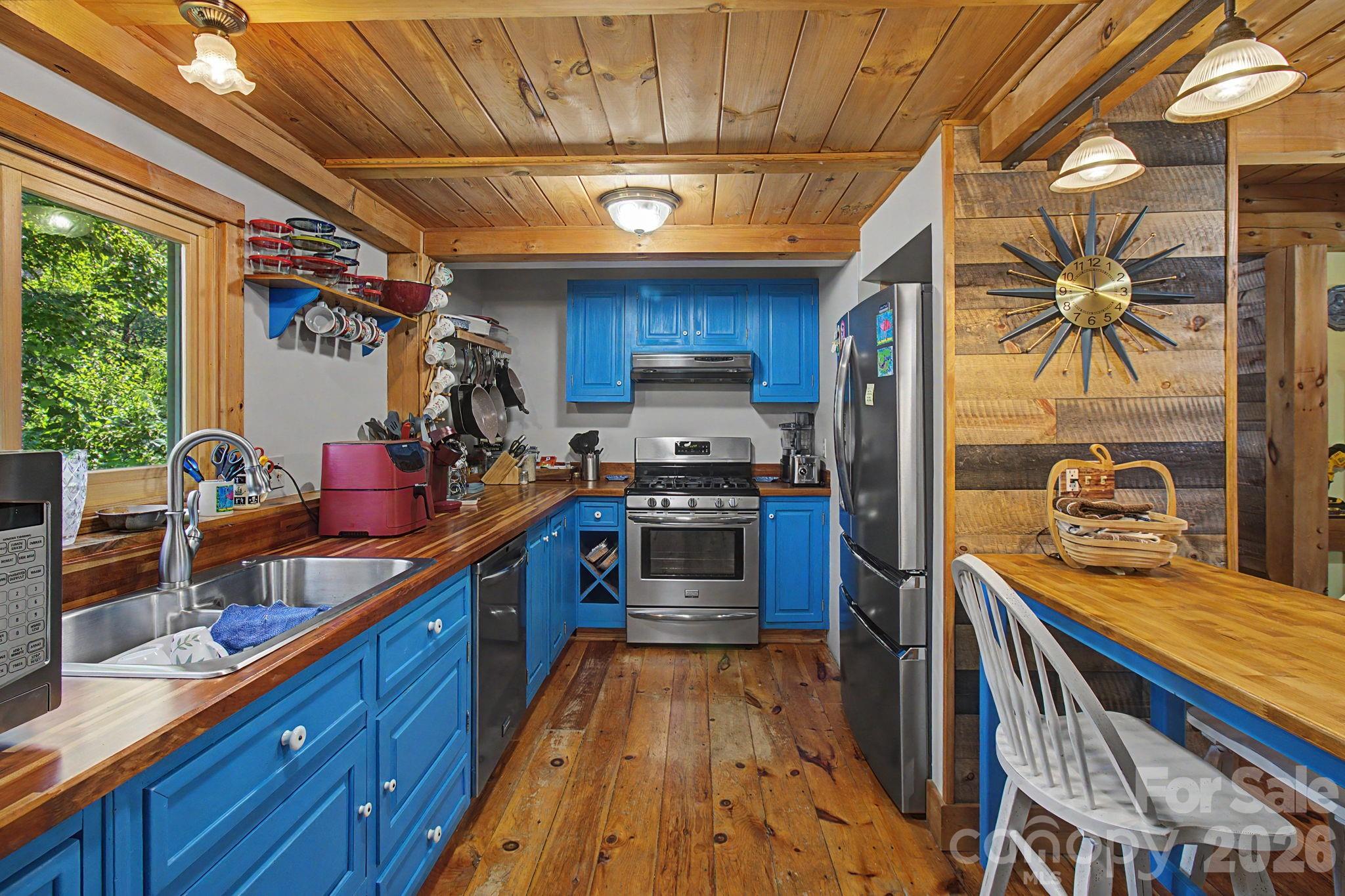 270 Upper Herron Cove Road, Weaverville, photo 2 of 8