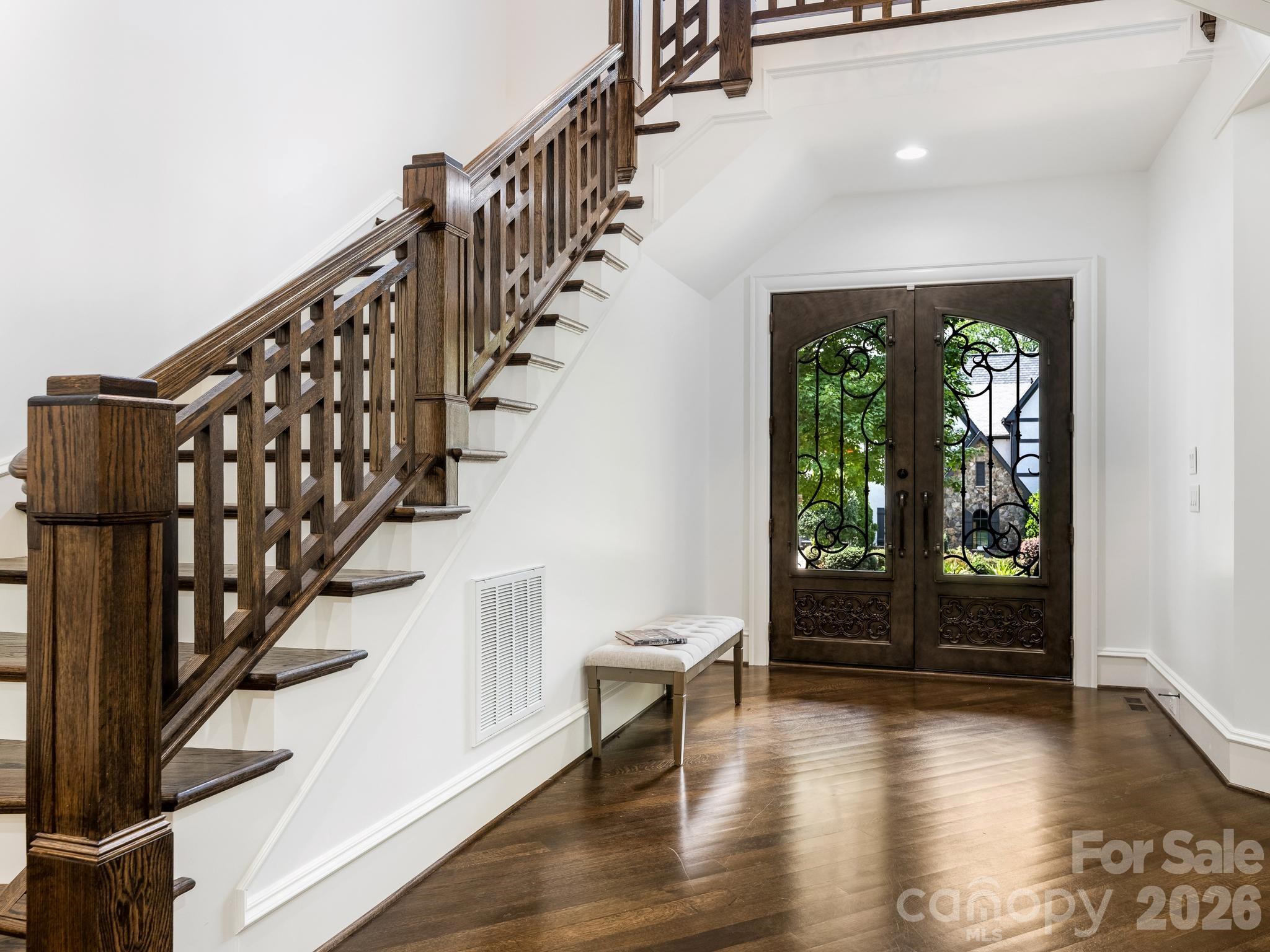 6323 Saint Stephen Lane, Charlotte, photo 2 of 8