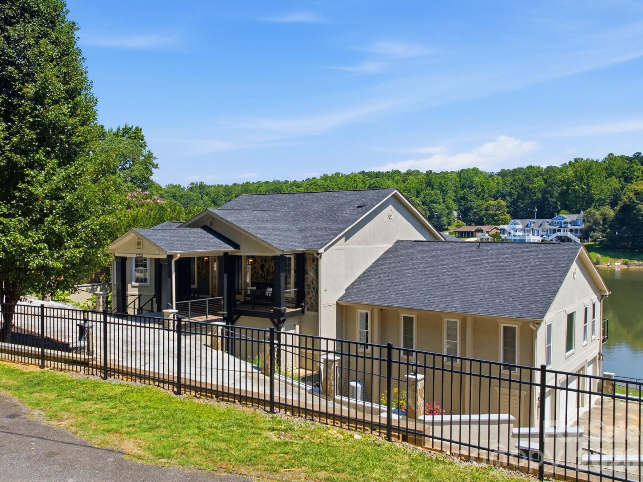 2640 Sadler Road, Charlotte, photo 3 of 8