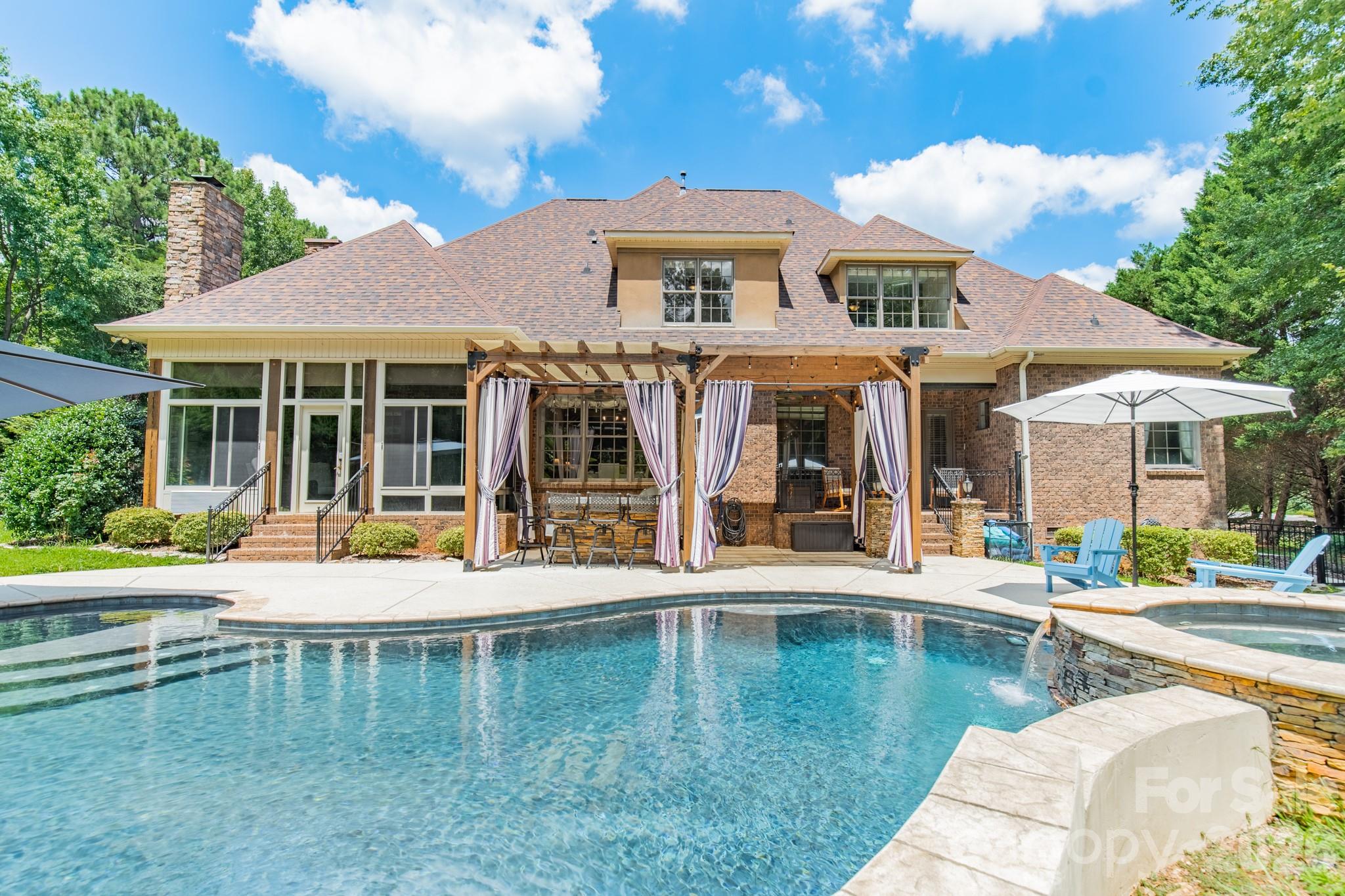 215 Blue River Road, Lake Wylie, photo 5 of 8