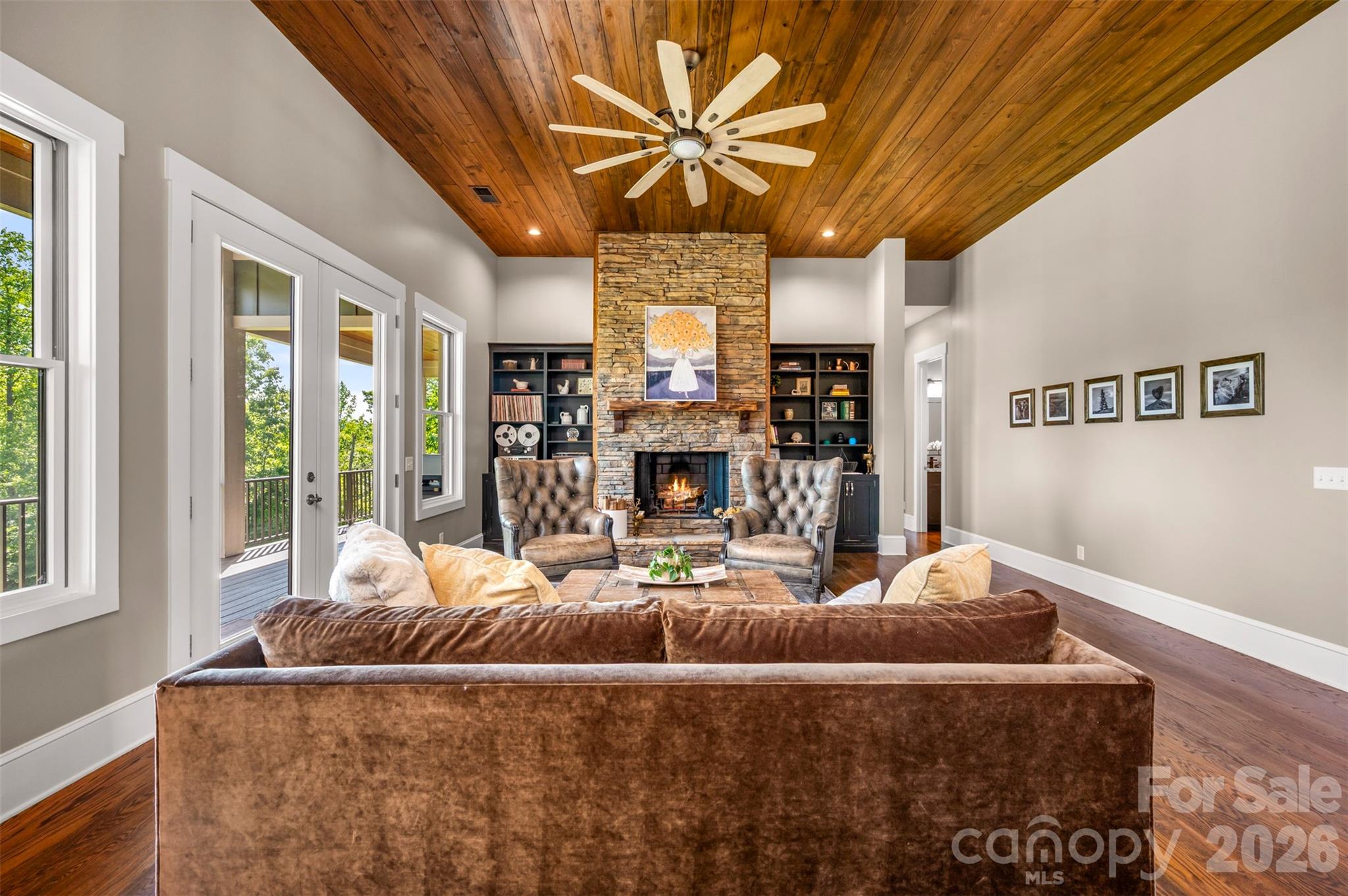 398 Mapleton Lane, Columbus, photo 6 of 8