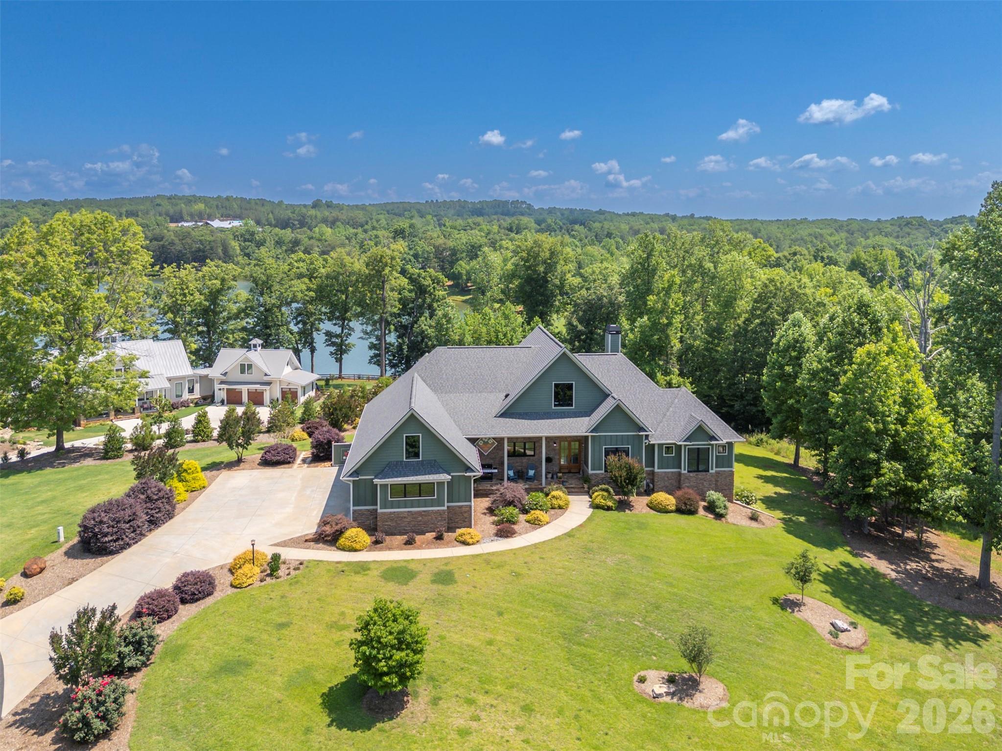 398 Mapleton Lane, Columbus, photo 3 of 8
