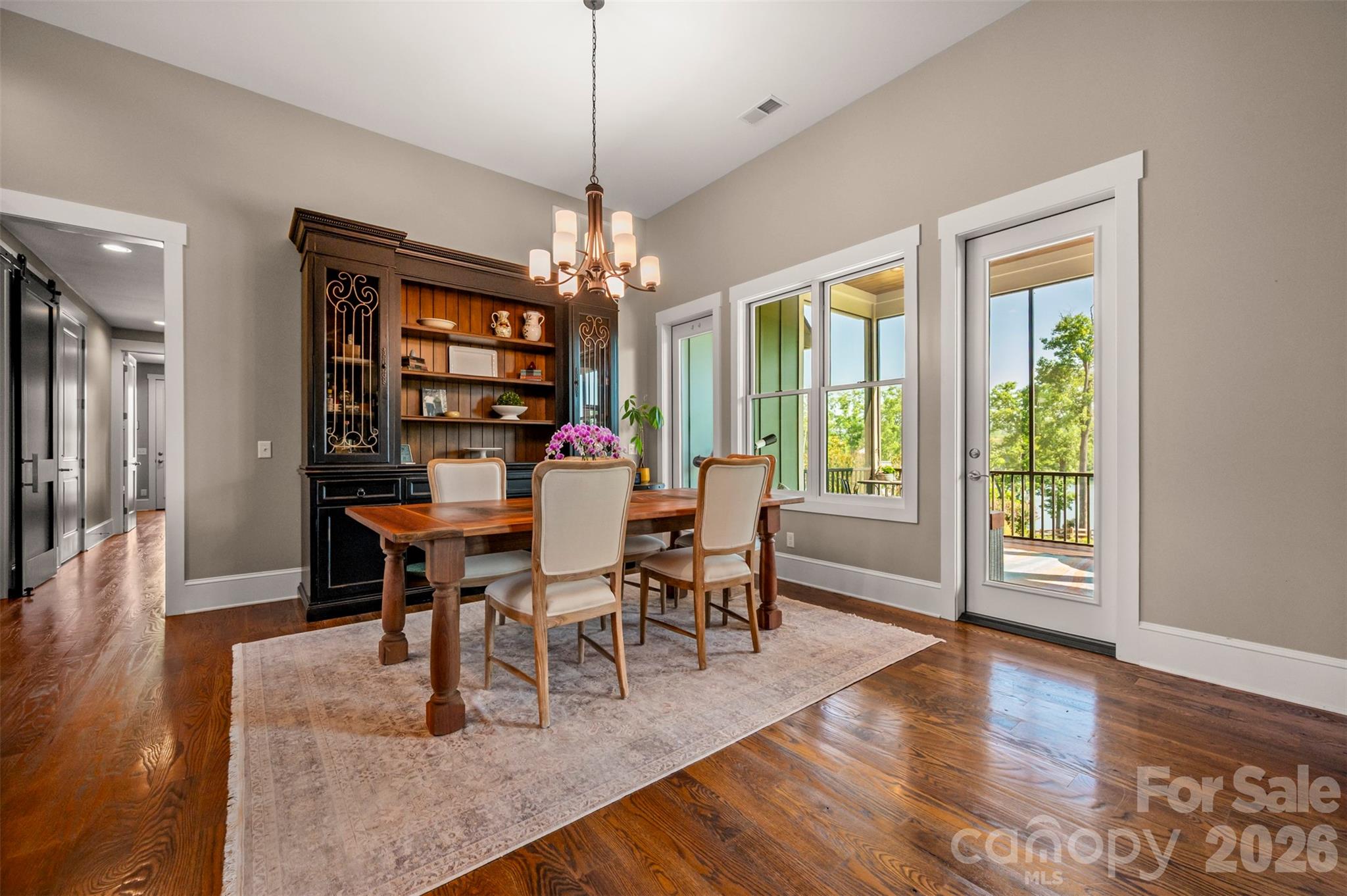 398 Mapleton Lane, Columbus, photo 8 of 8