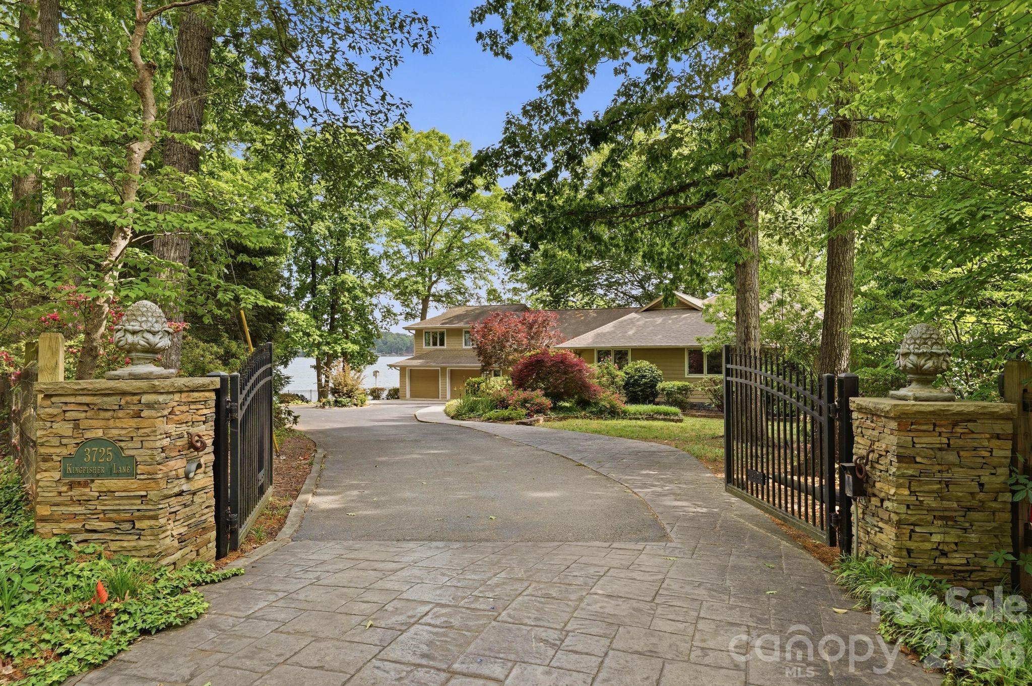3725 Kingfisher Lane, Terrell, photo 3 of 8