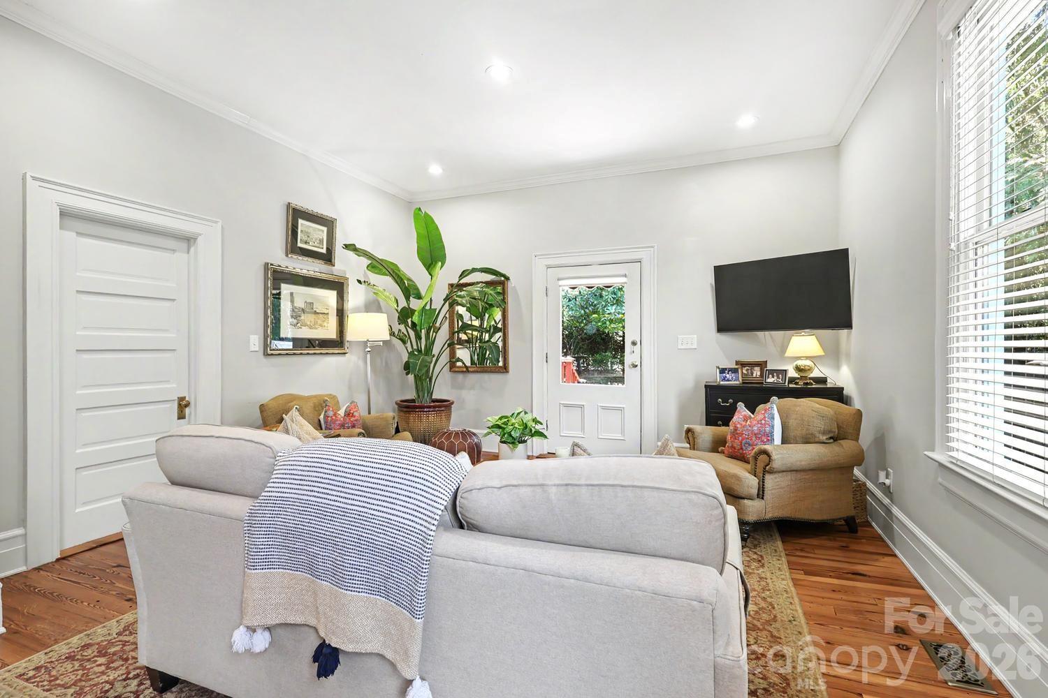 314 E Kingston Avenue E, Charlotte, photo 6 of 8