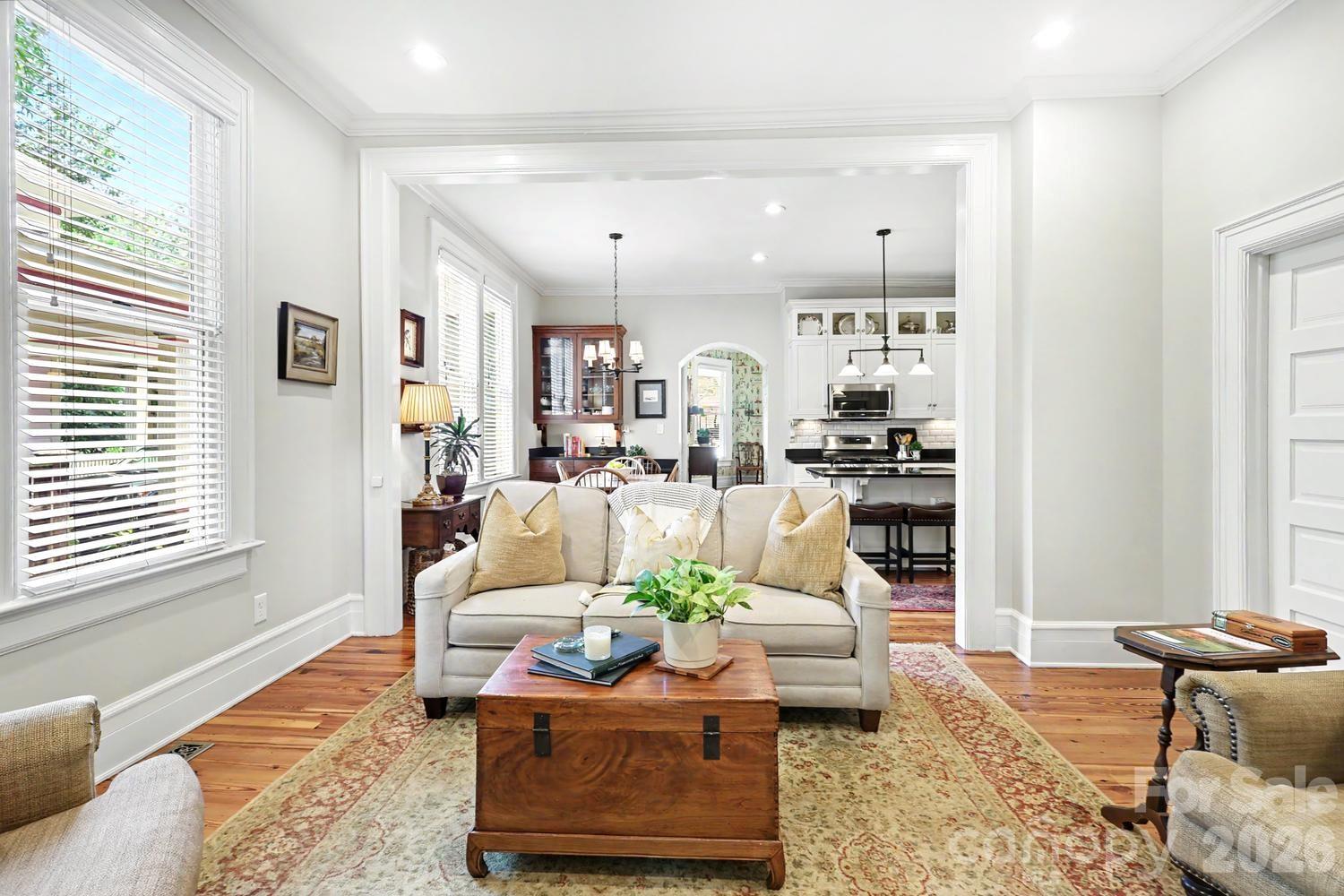 314 E Kingston Avenue E, Charlotte, photo 5 of 8
