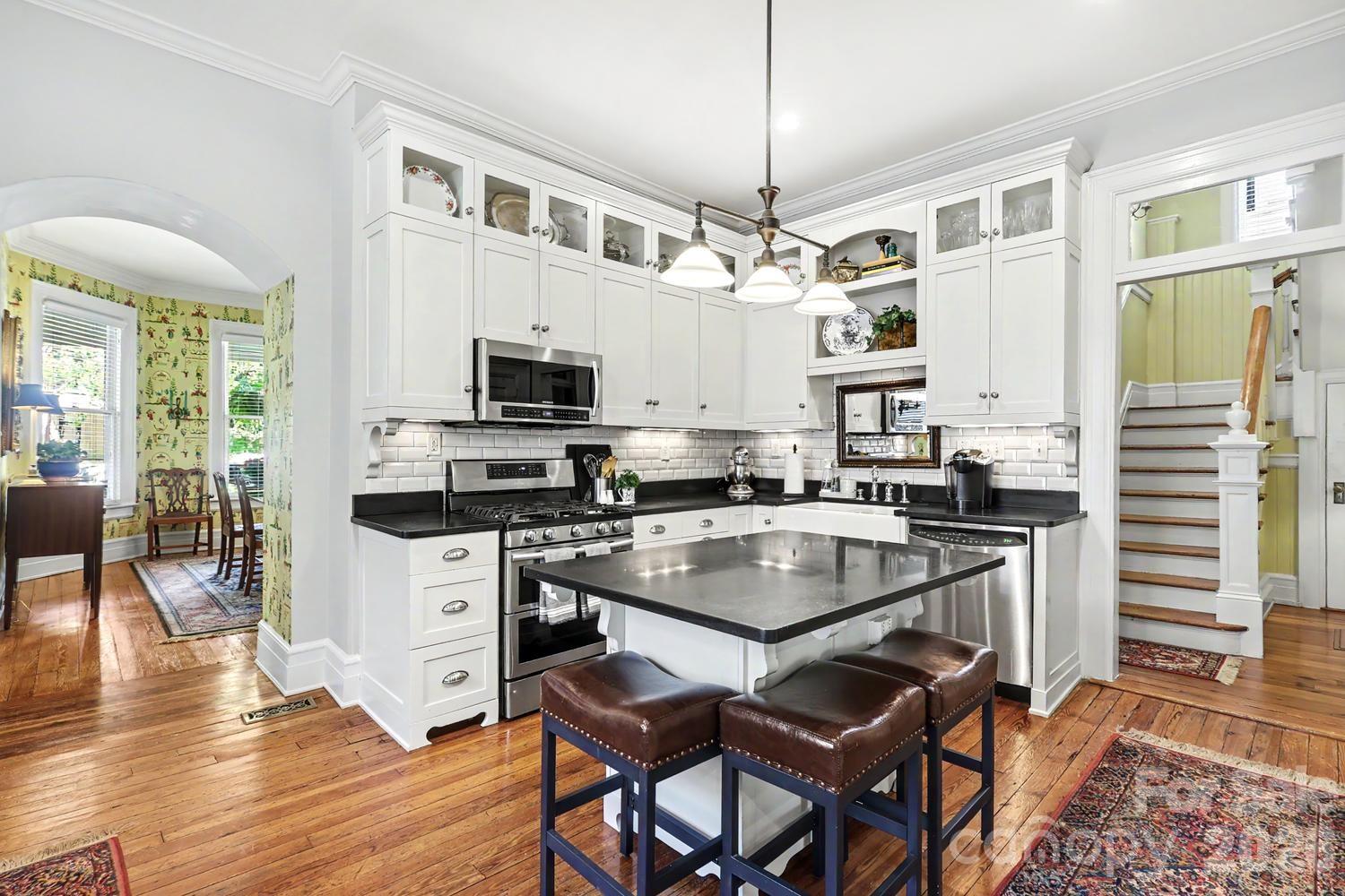 314 E Kingston Avenue E, Charlotte, photo 7 of 8