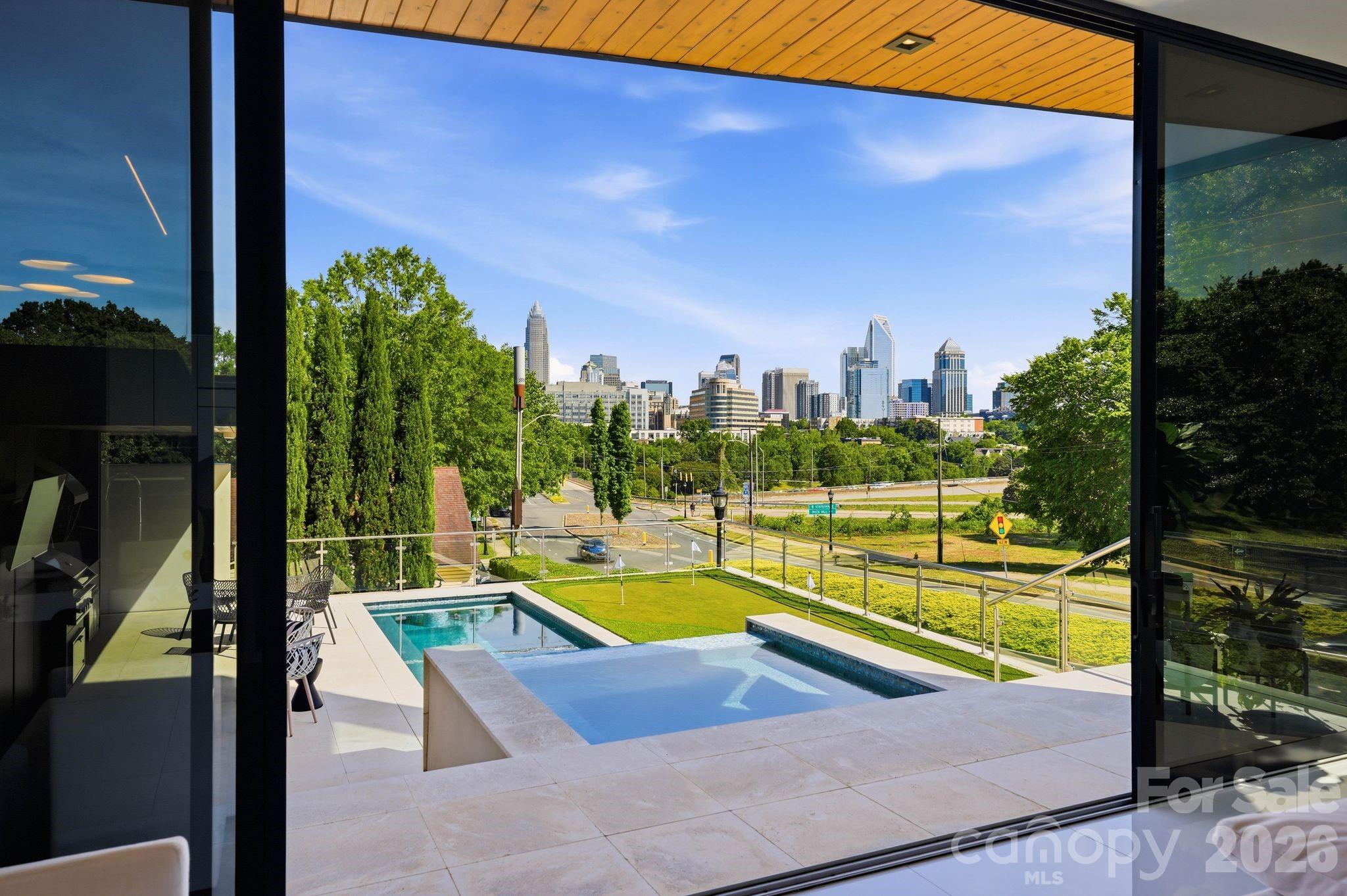 304 Frazier Avenue, Charlotte, photo 4 of 8