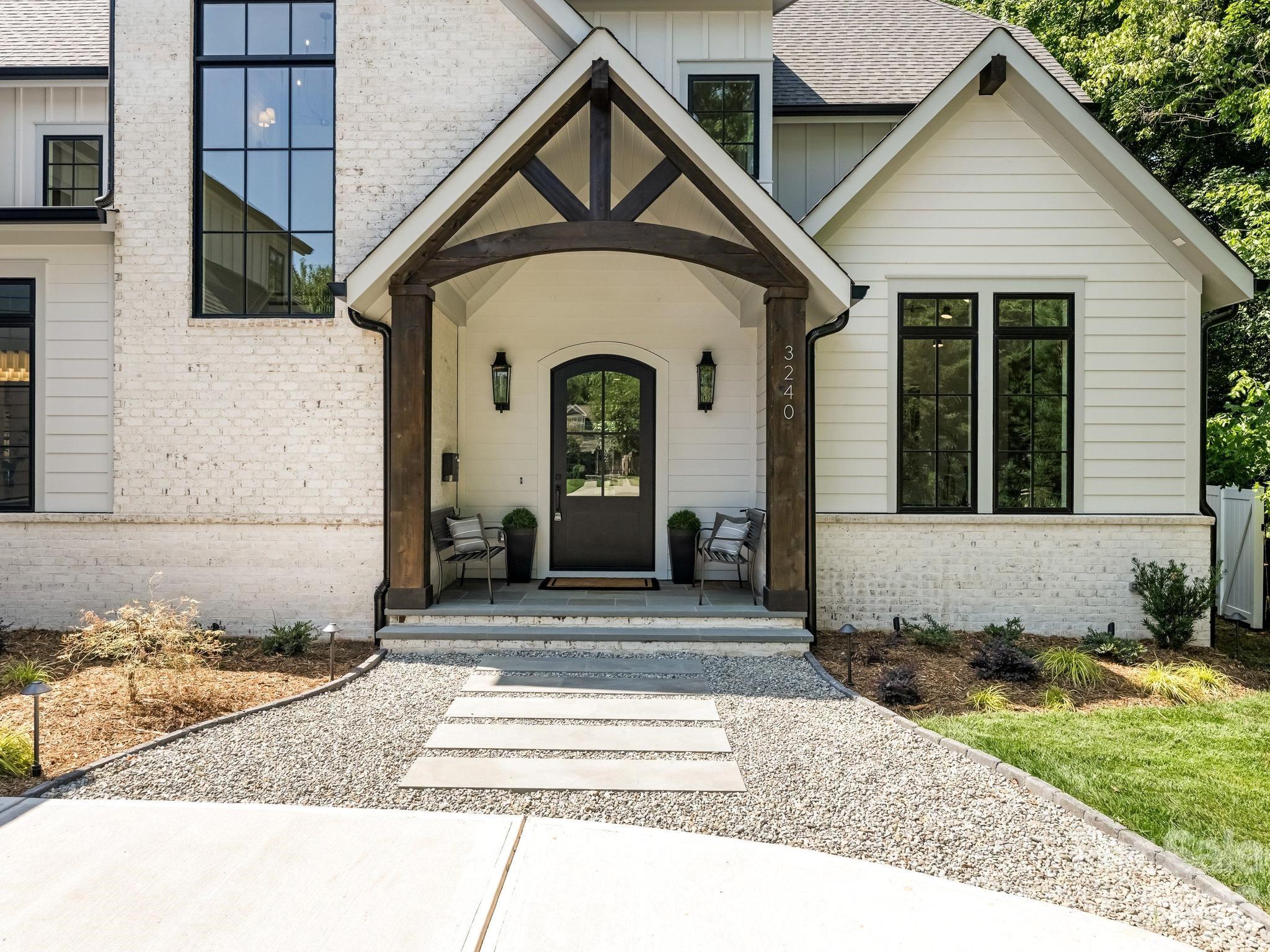 3240 Sunset Drive, Charlotte, photo 2 of 8