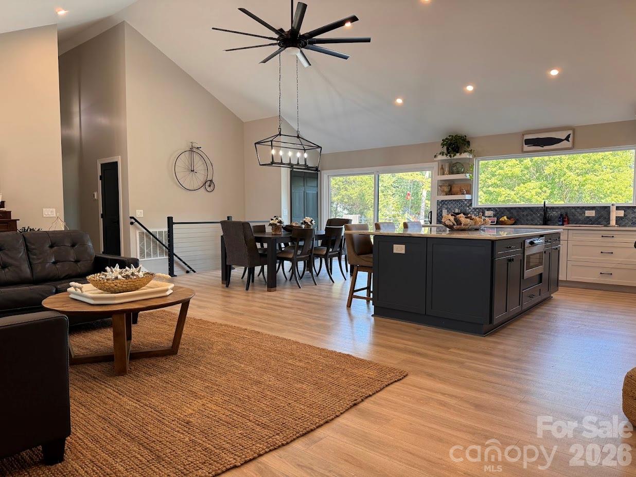 15800 Henry Lane, Huntersville, photo 3 of 8